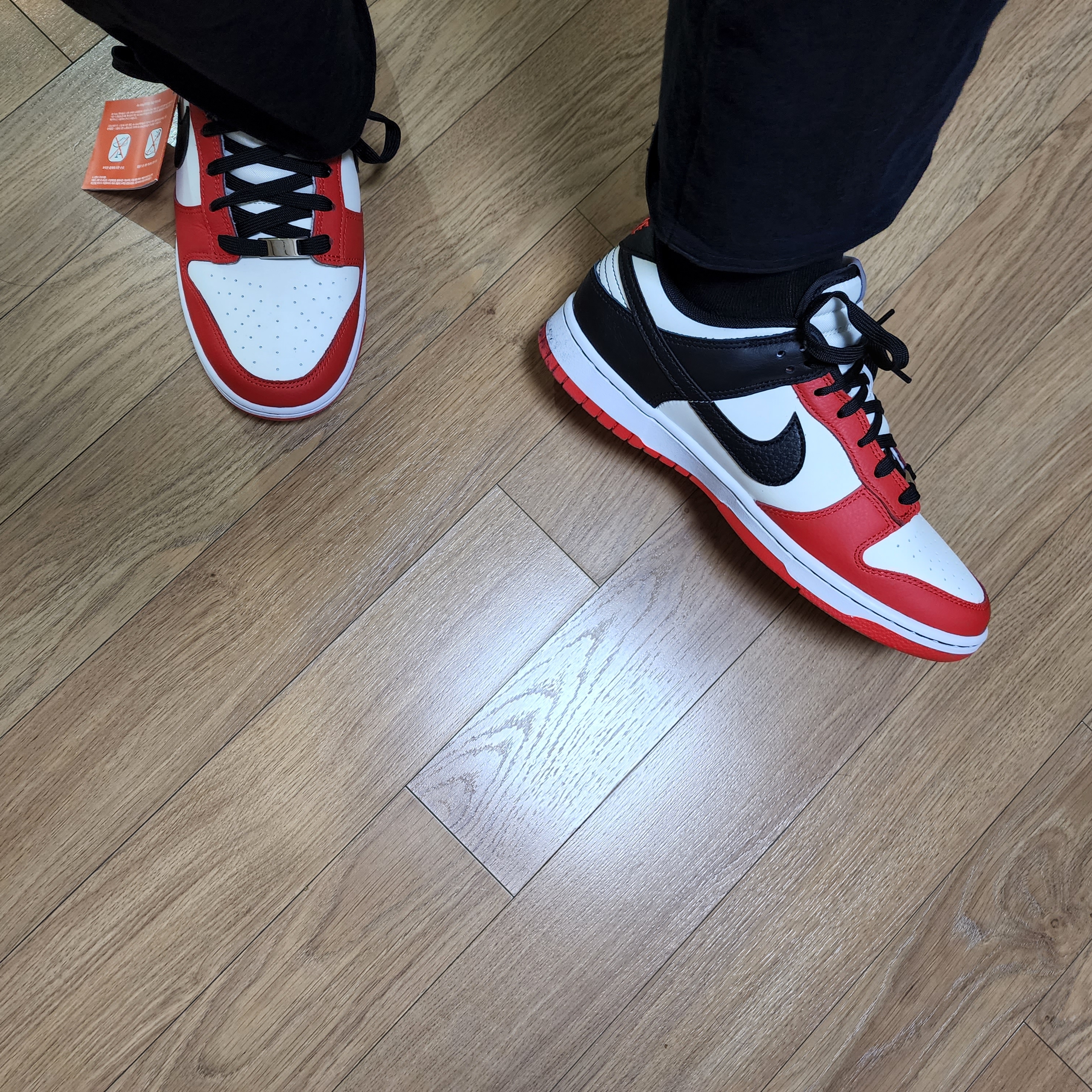 Nike x NBA Dunk Low Retro EMB Black and Chile Red 착용 스타일