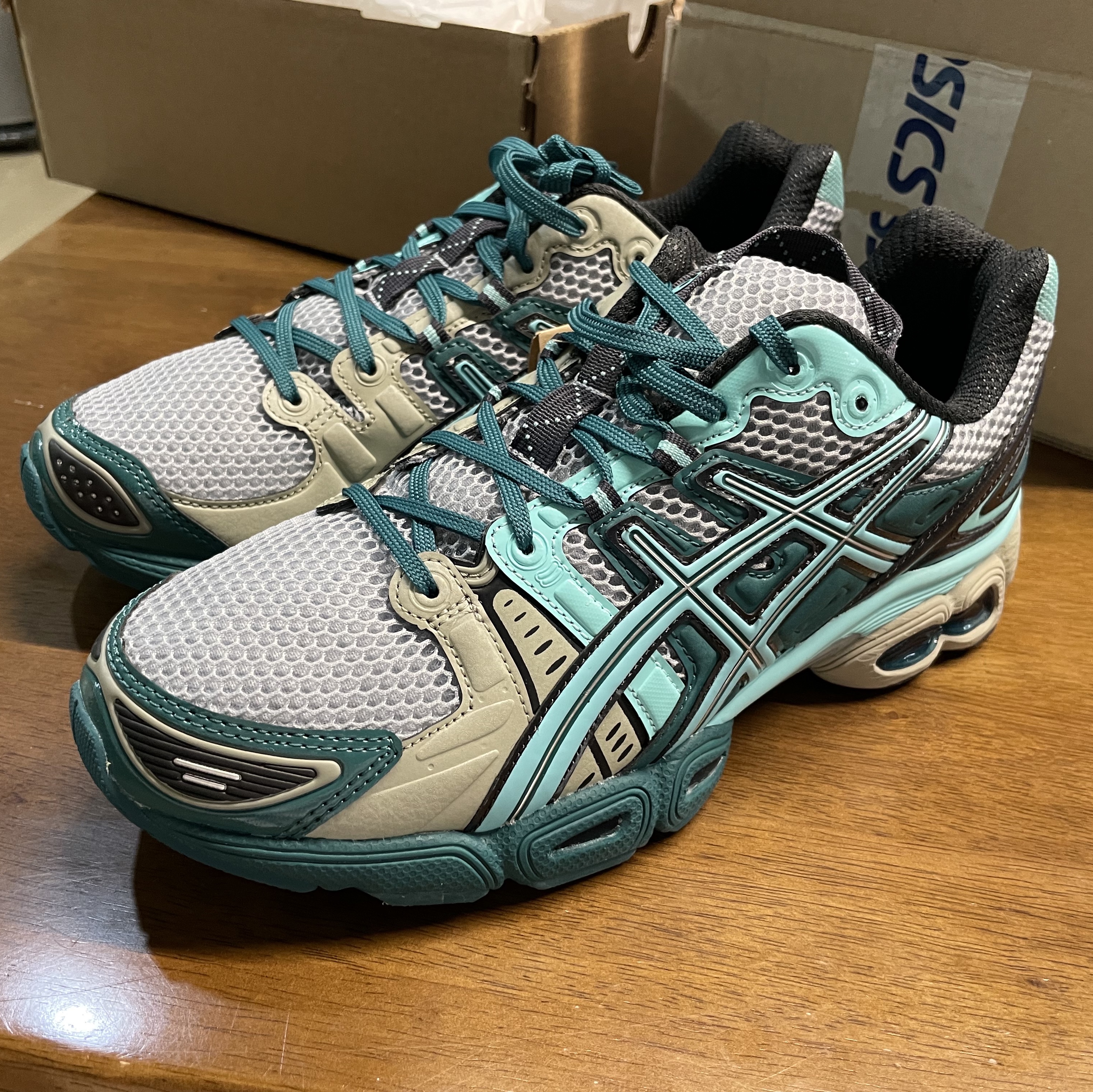 Asics UB3-S Gel-Nimbus 9 Piedmont Grey 착용 스타일 - 3