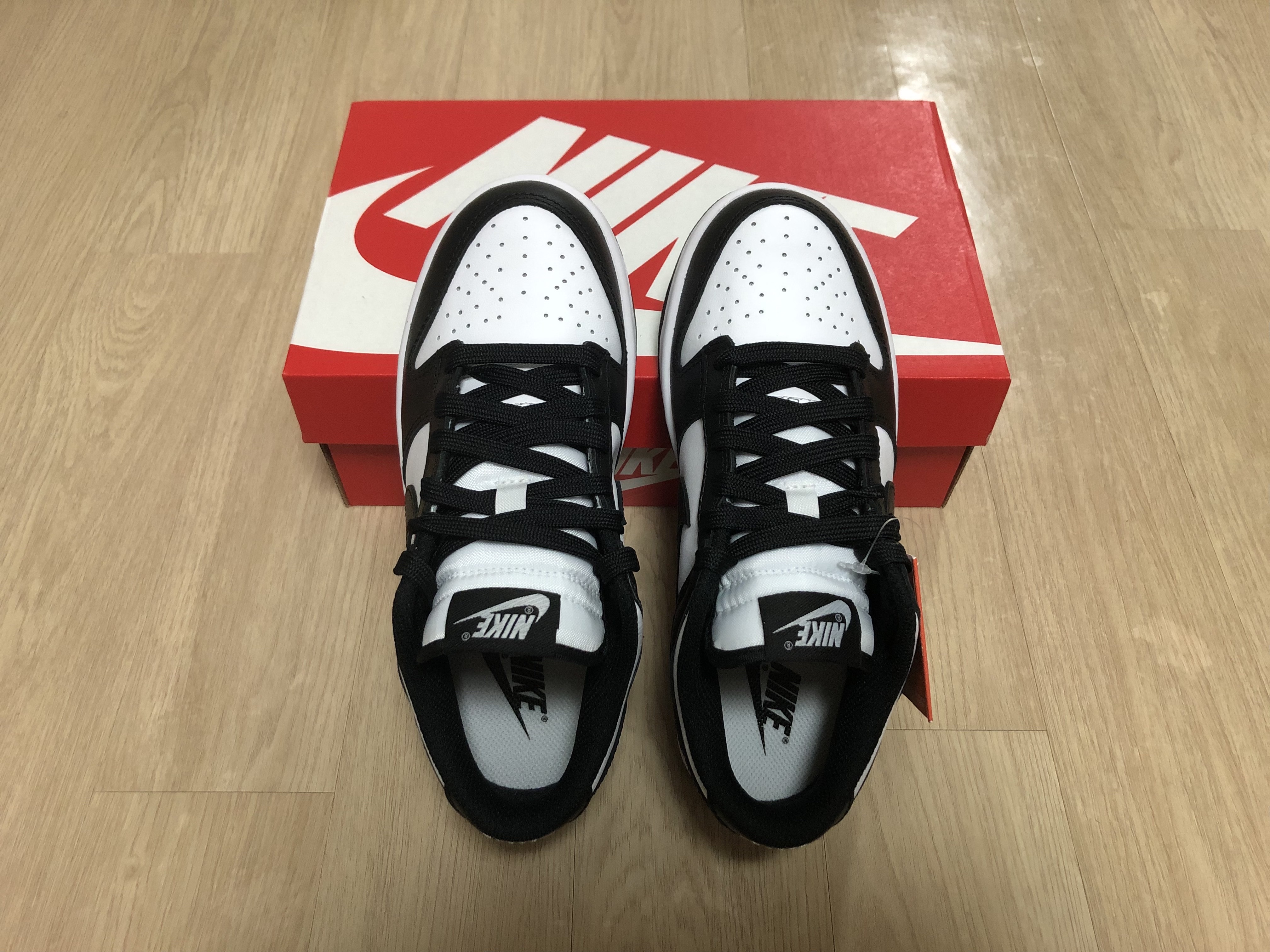 (W) Nike Dunk Low Black, Nike Dunk Low Retro Black 착용 스타일 - 1