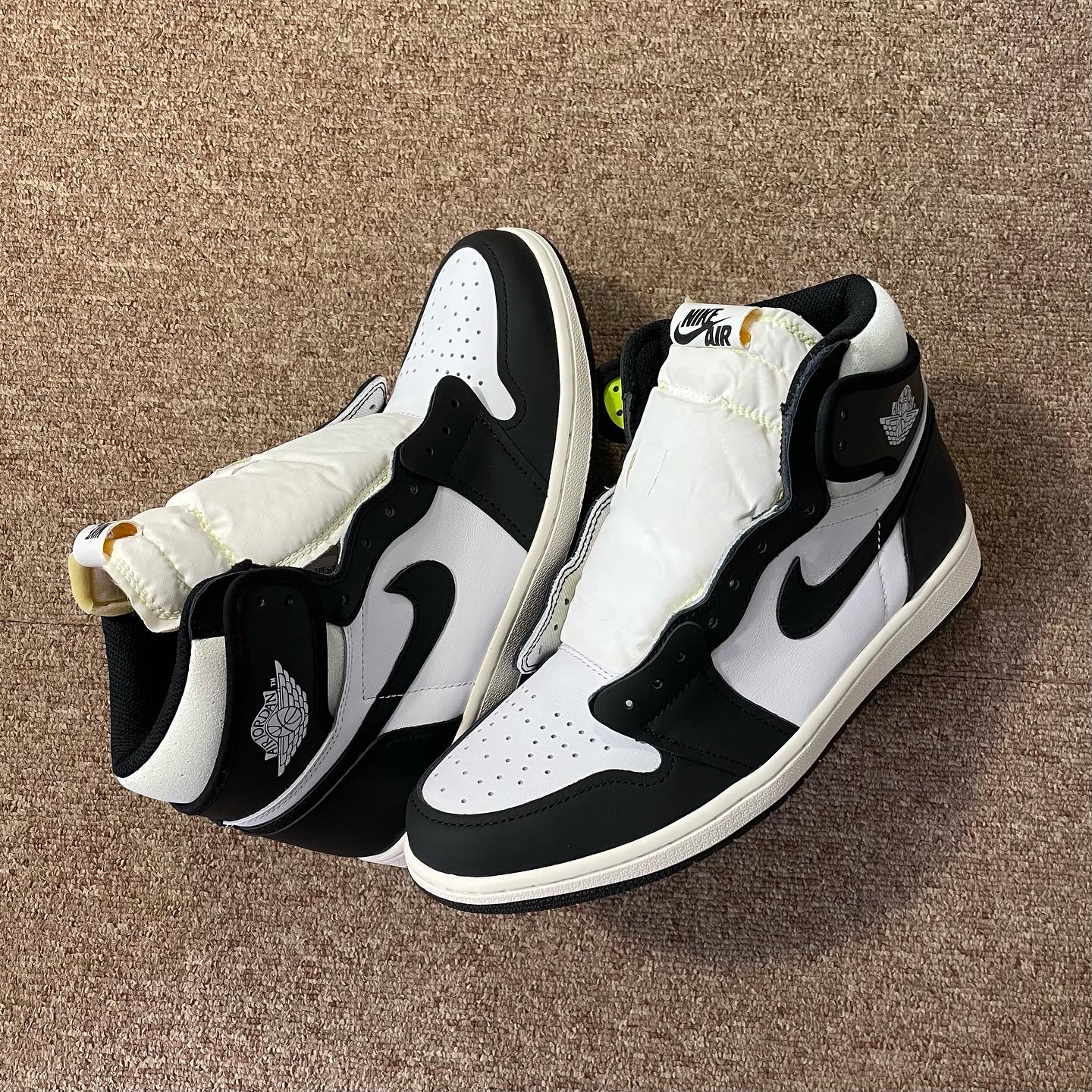 Jordan 1 Retro High OG Volt Gold 착용 스타일 - 1