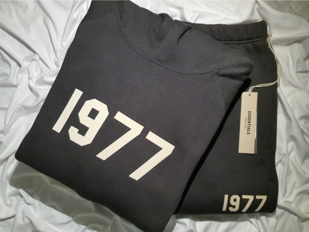 Essentials 1977 Hoodie Iron - 22SS, Essentials 1977 Relaxed Sweatpants Iron - 22SS 착용 스타일