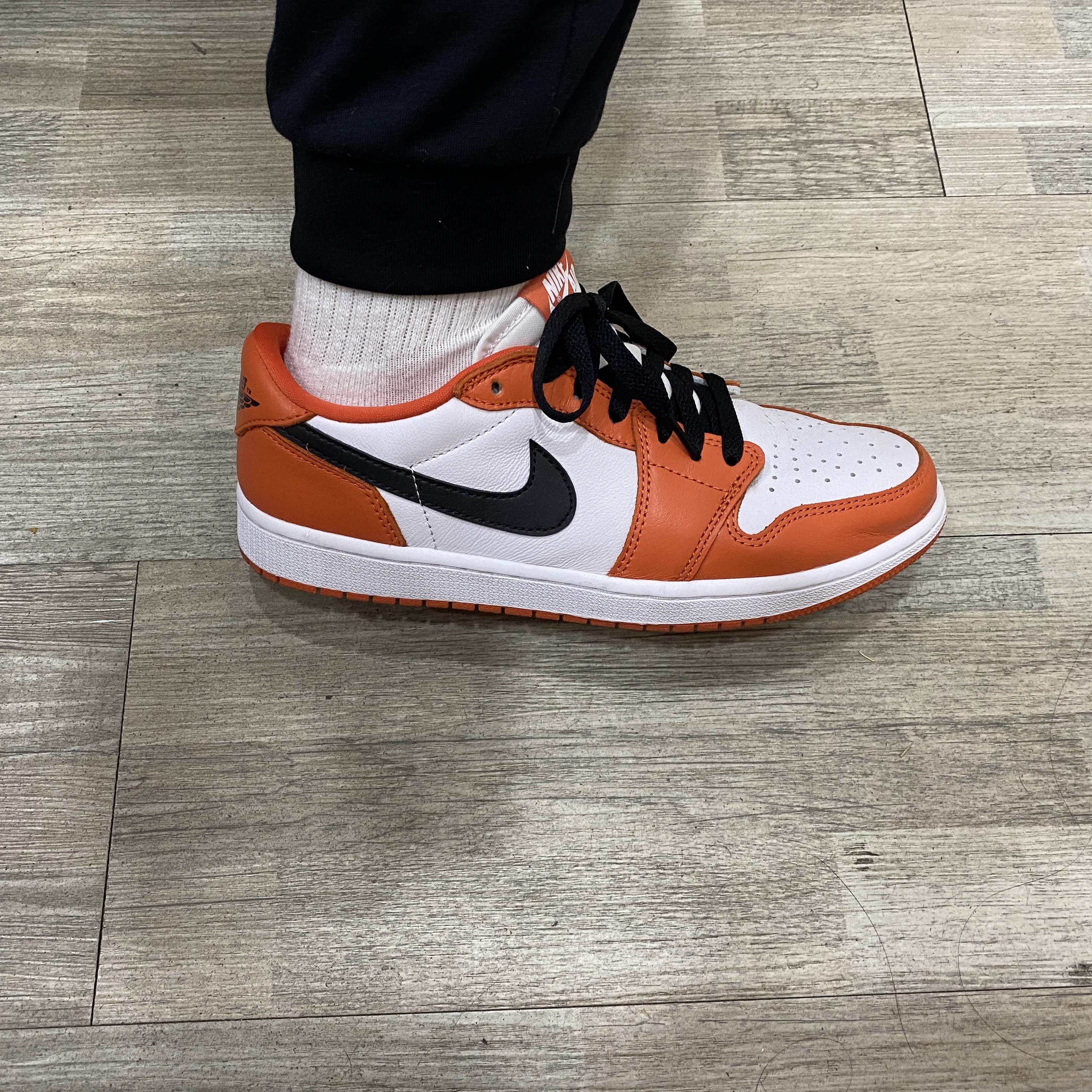 Jordan 1 Low OG Starfish 착용 스타일 - 1