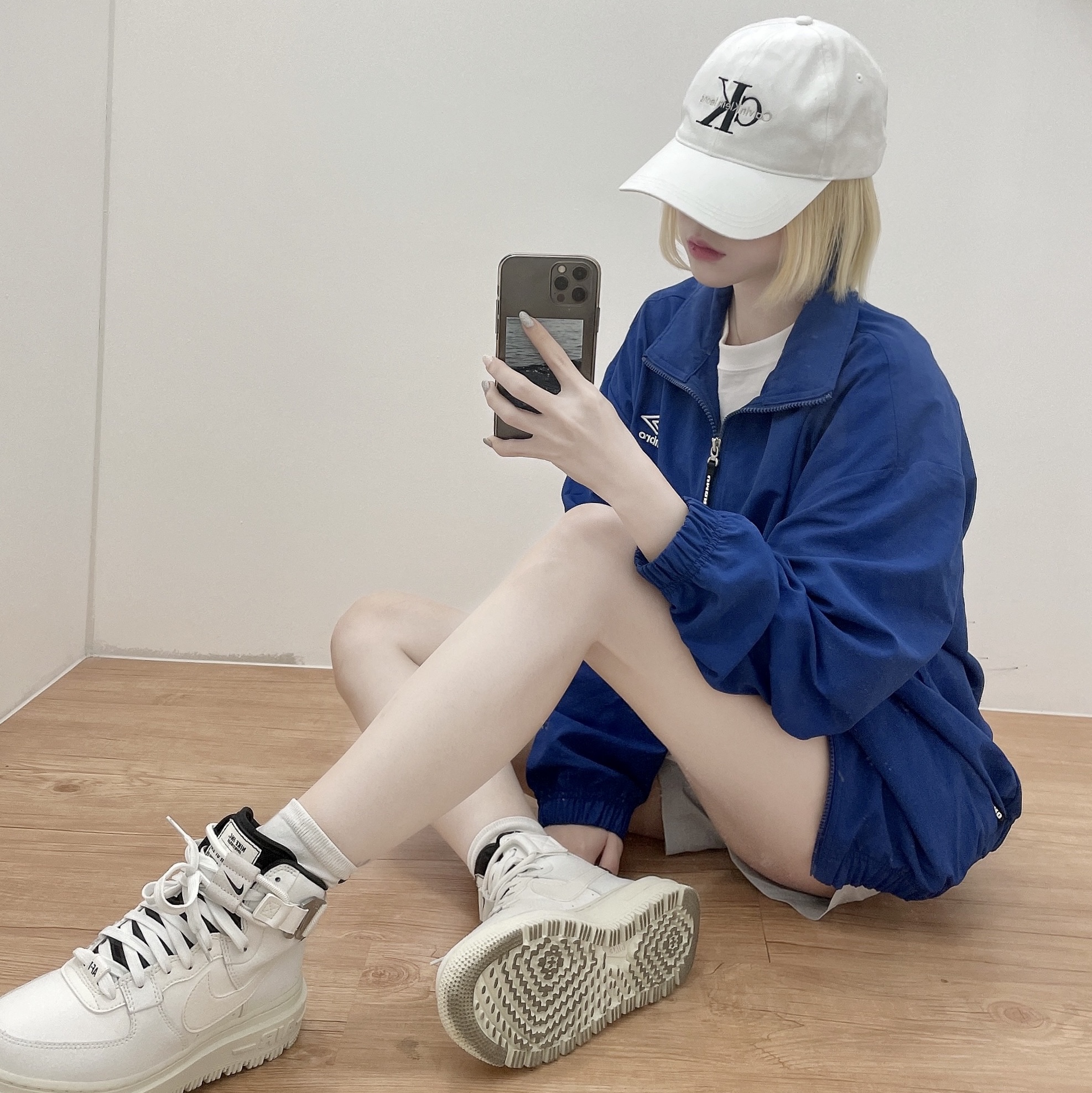 (W) Nike Air Force 1 High Utility 2.0 Summit White 착용 스타일 - 2