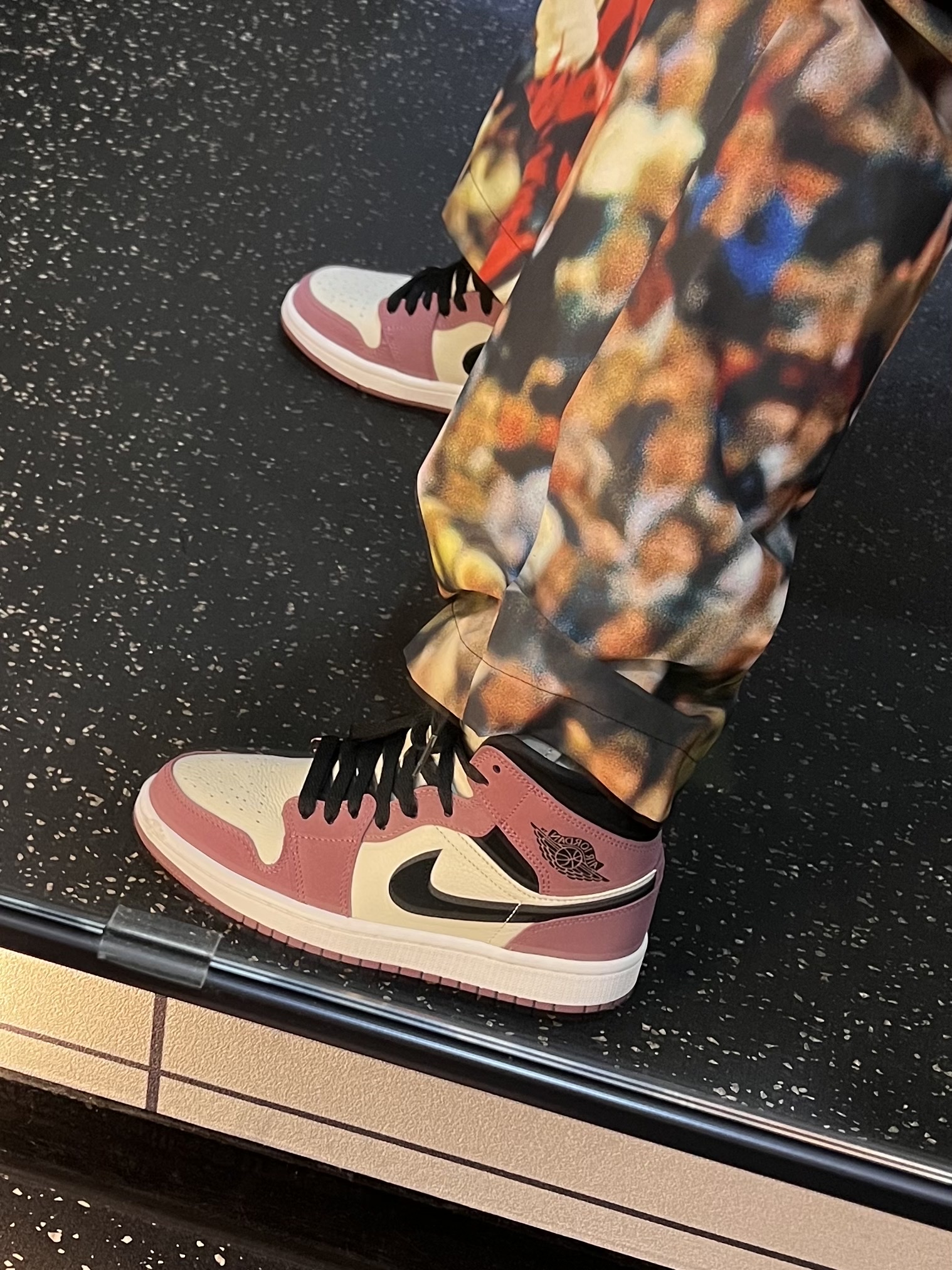 (W) Jordan 1 Mid SE Light Mulberry 착용 스타일 - 2