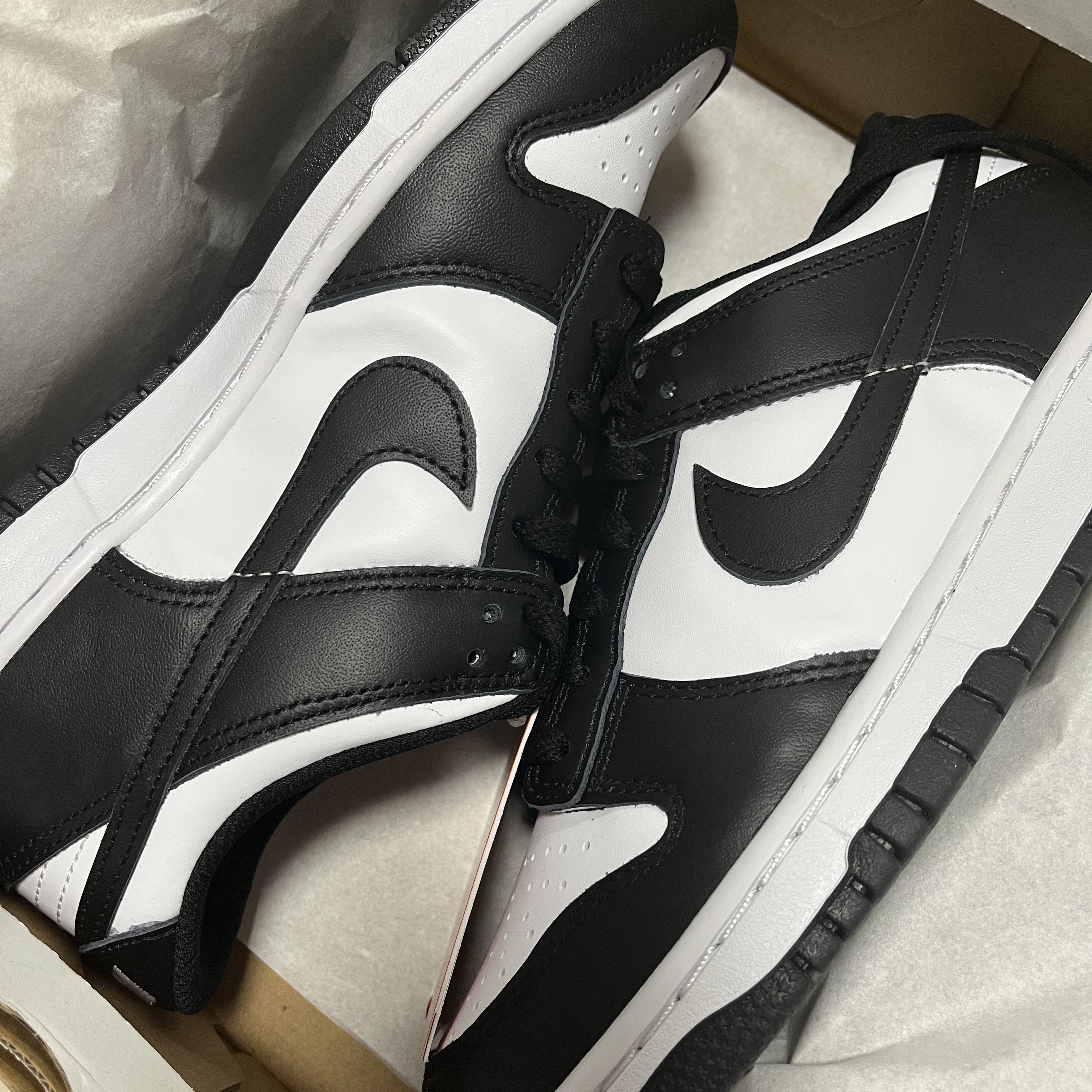 (GS) Nike Dunk Low Black 착용 스타일
