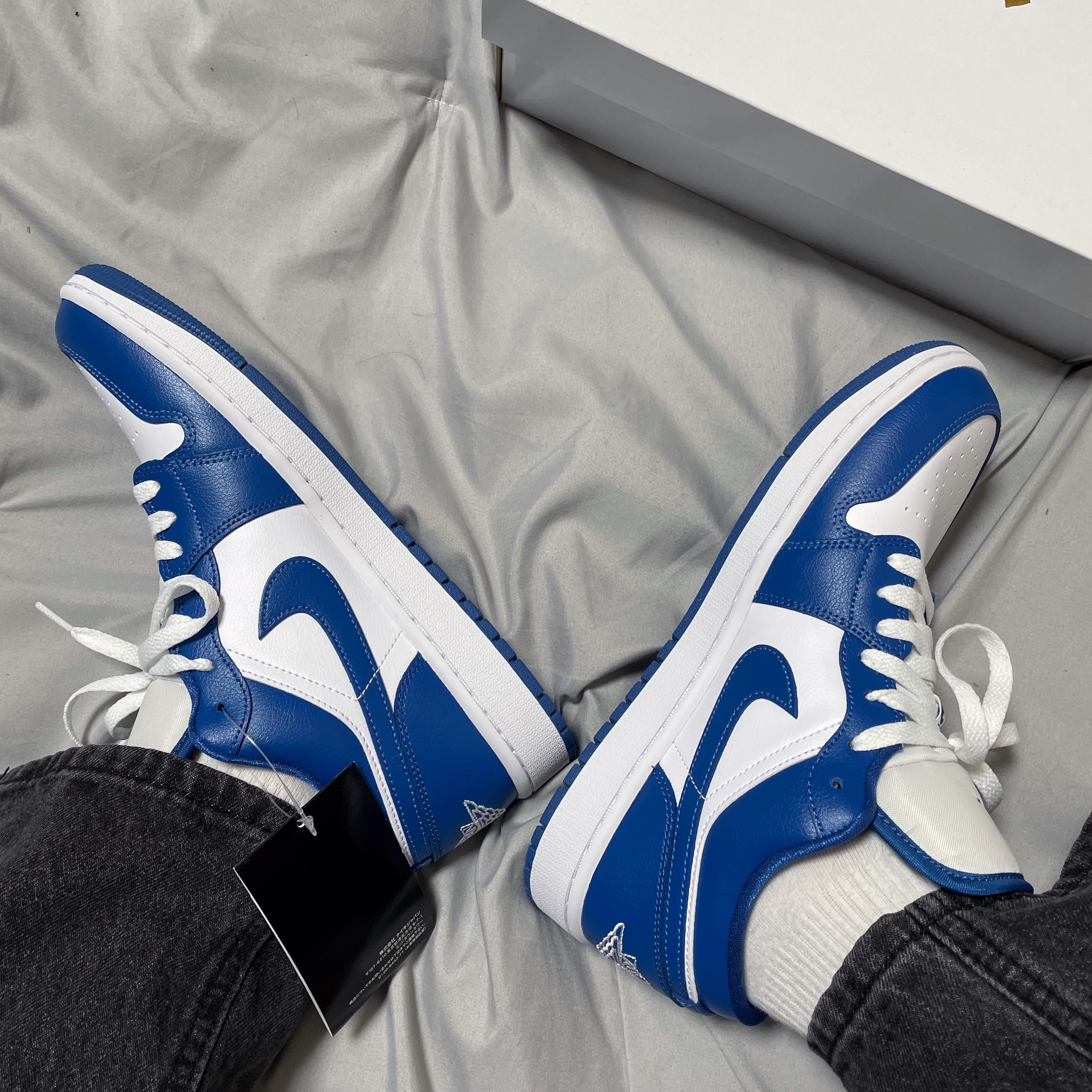 (W) Jordan 1 Low White Dark Marina Blue 착용 스타일 - 1