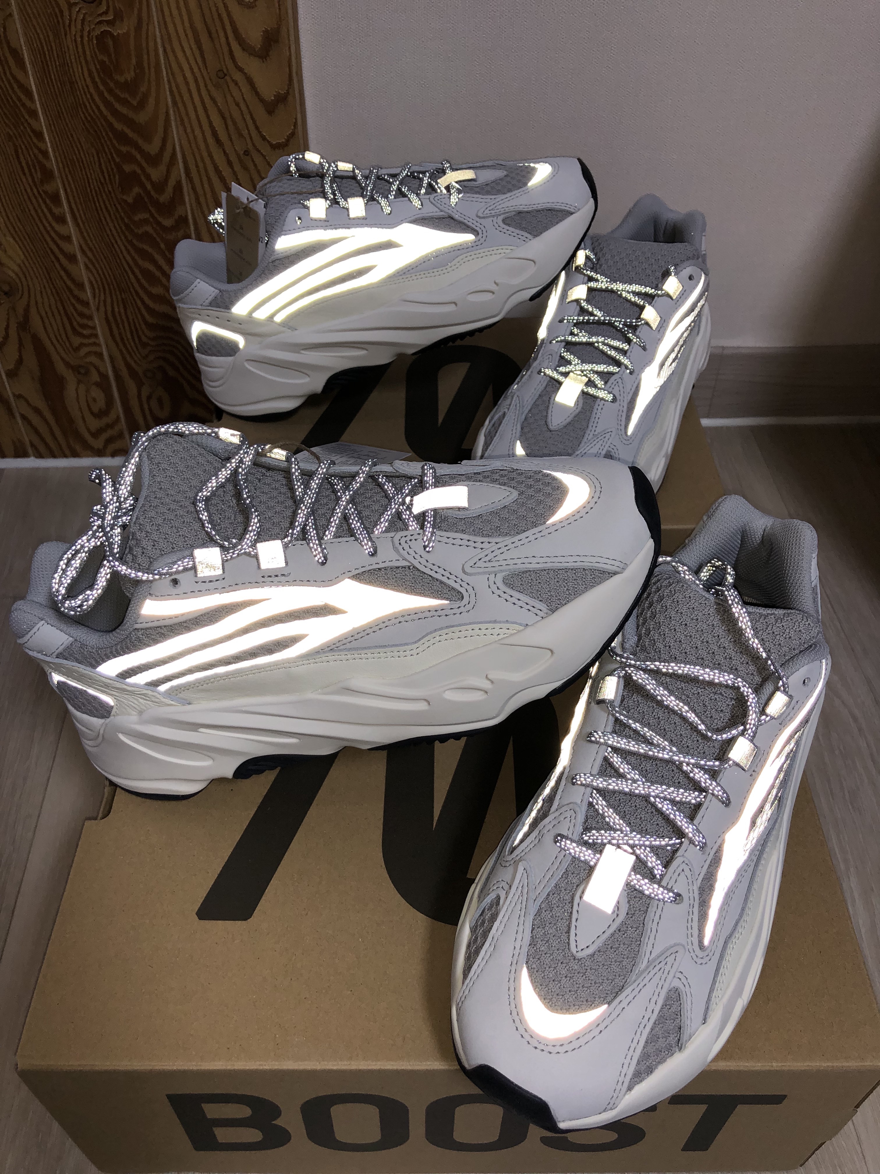 Adidas Yeezy Boost 700 V2 Static 2022 착용 스타일 - 2