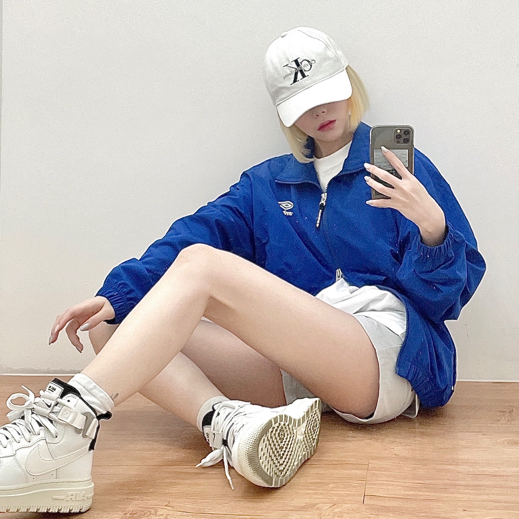(W) Nike Air Force 1 High Utility 2.0 Summit White 착용 스타일 - 1
