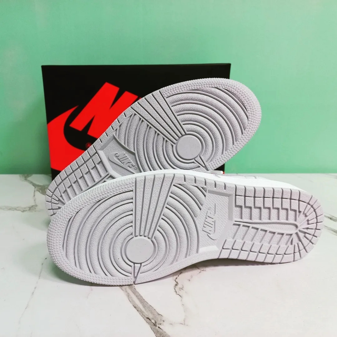 Jordan 1 Low OG Neutral Grey 착용 스타일 - 5
