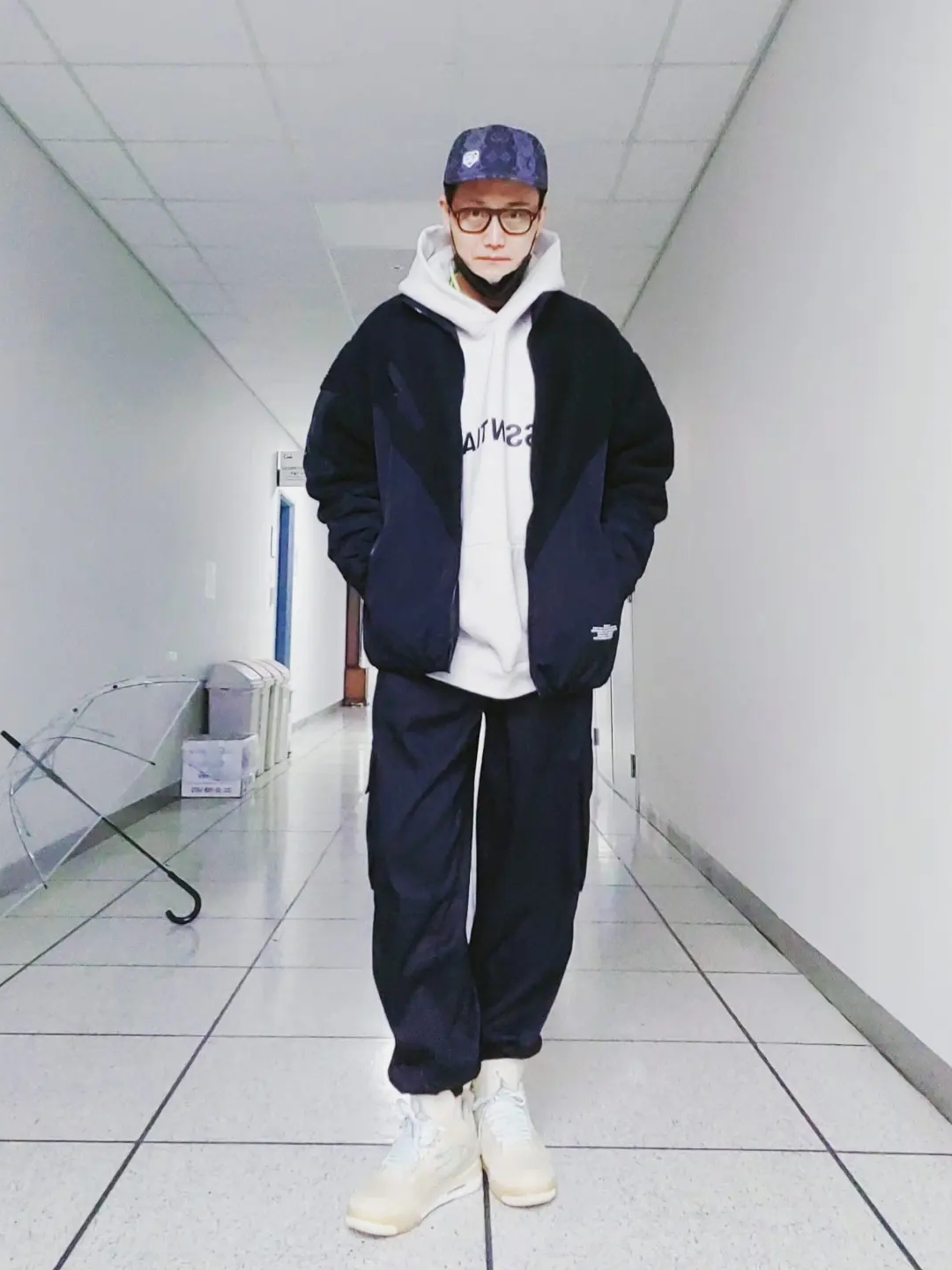 (W) Jordan 4 x Off-White Retro SP Sail, Louis Vuitton x Nigo LV Made Stripe Hat Gray 착용 스타일