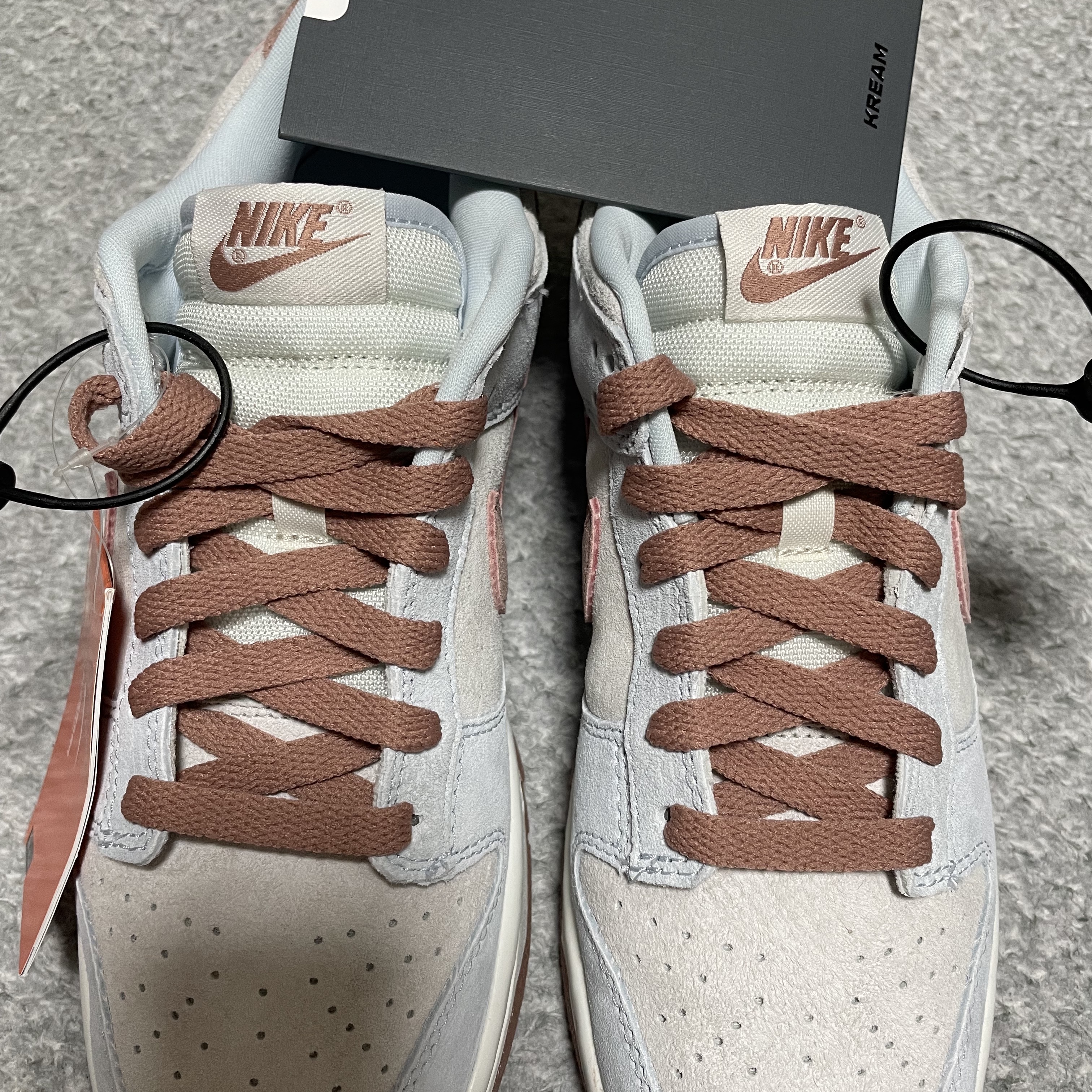 Nike Dunk Low Retro PRM Fossil Rose 착용 스타일