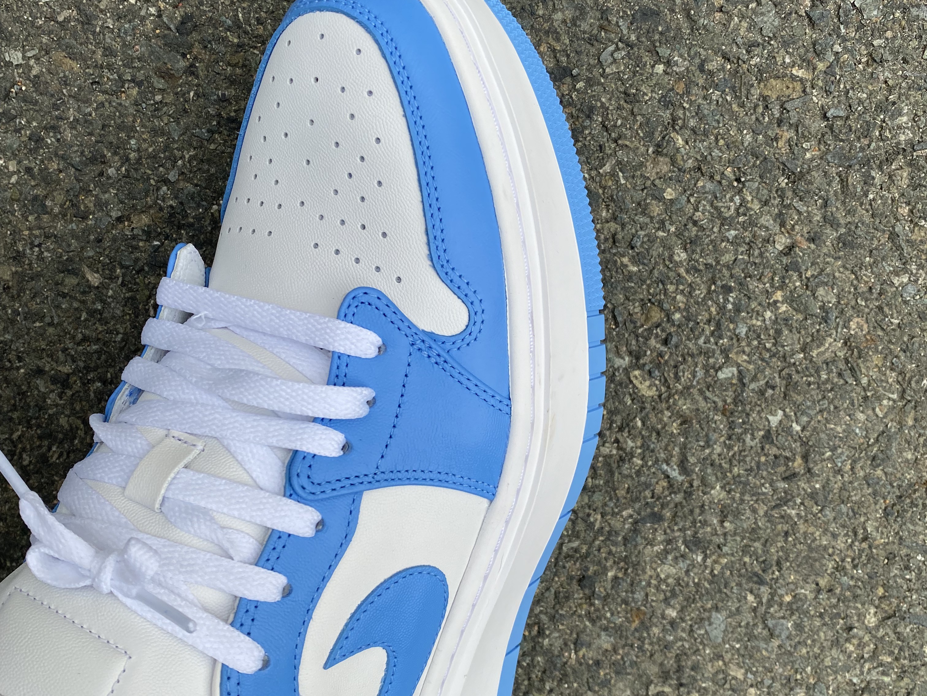 (W) Jordan 1 Elevate Low SE University Blue 착용 스타일 - 4