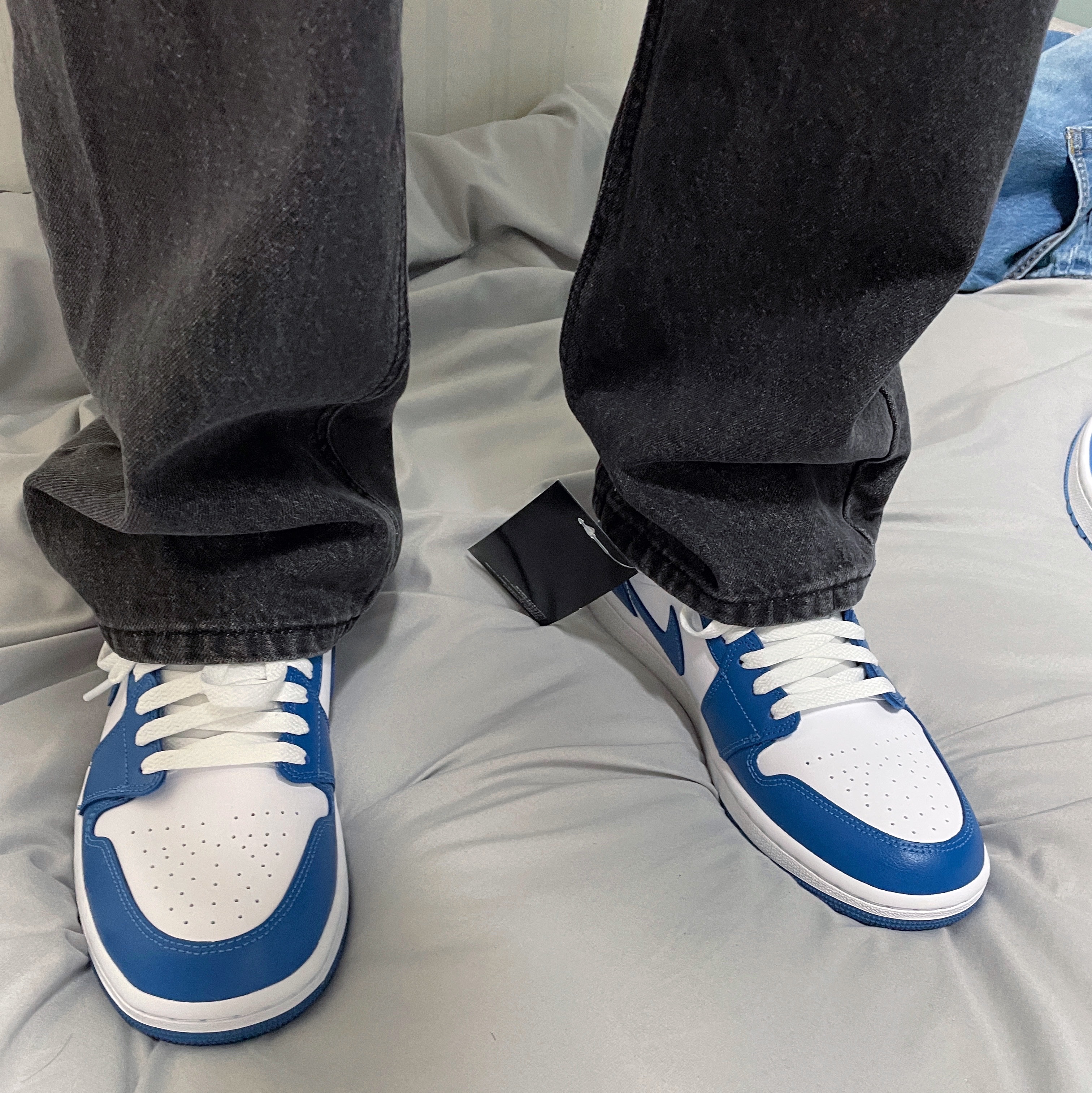 (W) Jordan 1 Low White Dark Marina Blue 착용 스타일 - 2