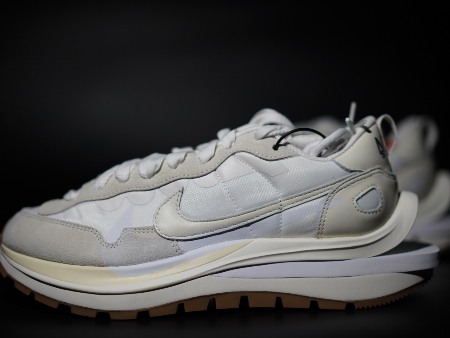 Nike x Sacai VaporWaffle White and Gum, Nike x Sacai x Fragment LDWaffle Light Smoke Grey 착용 스타일 - 1