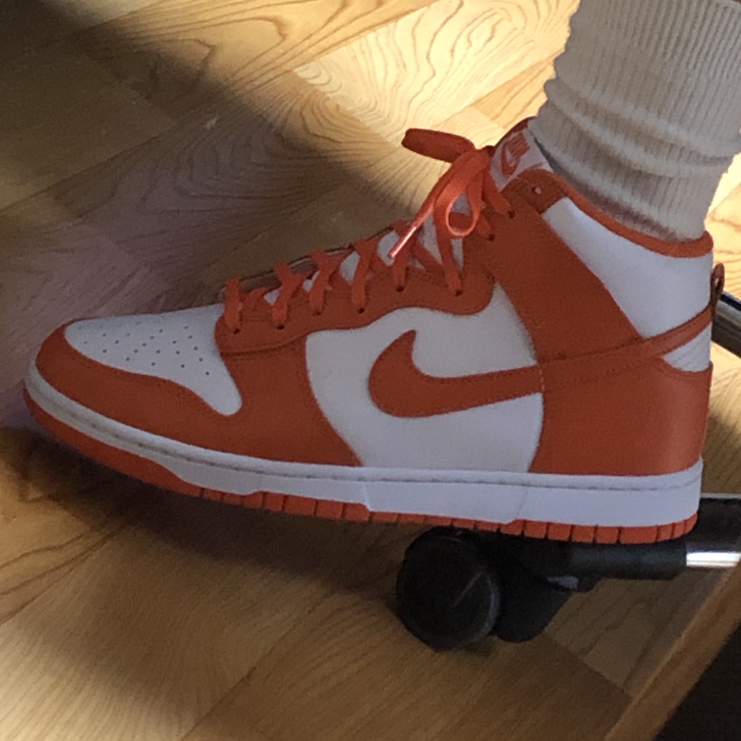 Nike Dunk High Retro Orange Blaze 착용 스타일 - 3