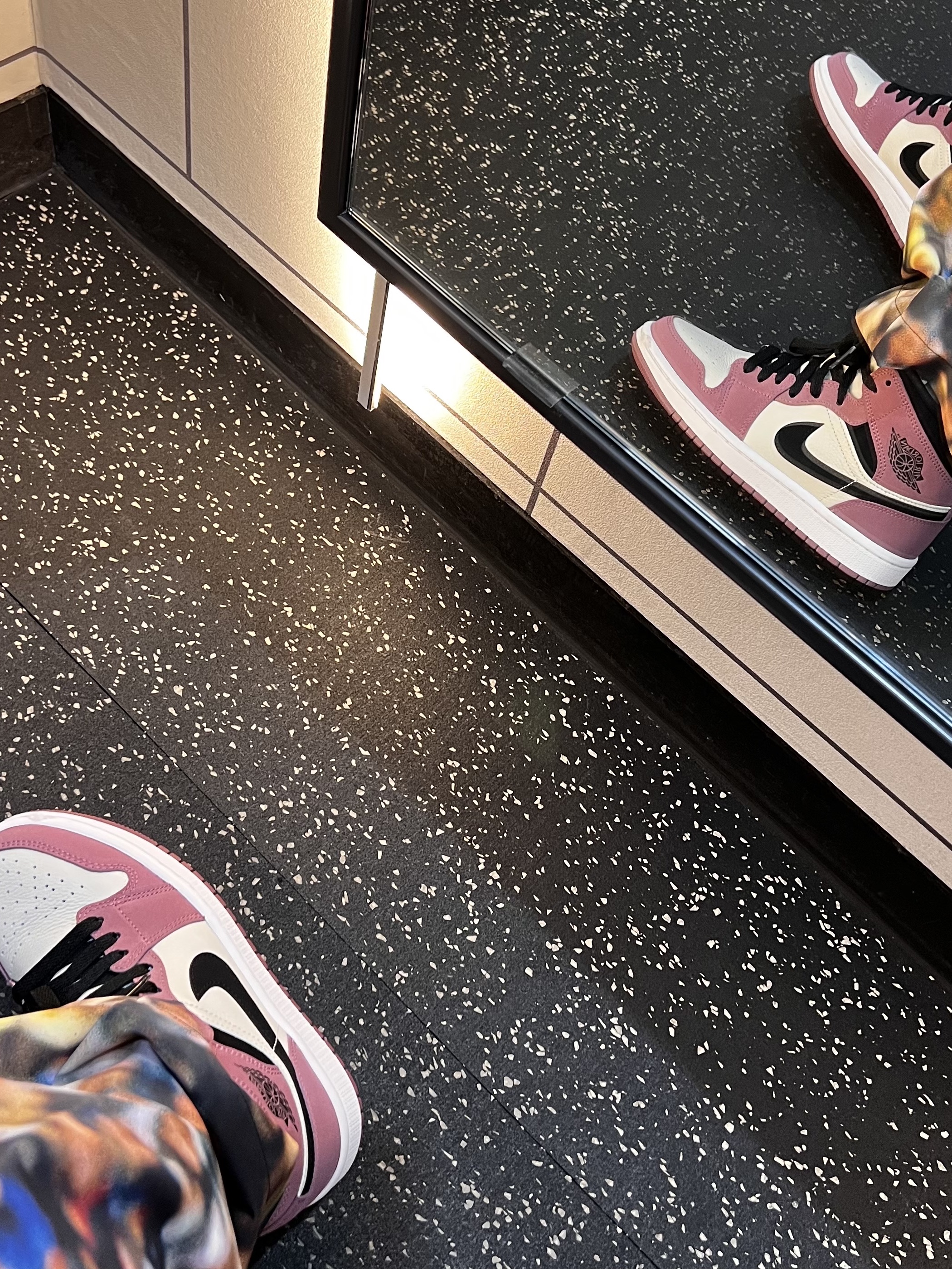 (W) Jordan 1 Mid SE Light Mulberry 착용 스타일 - 3