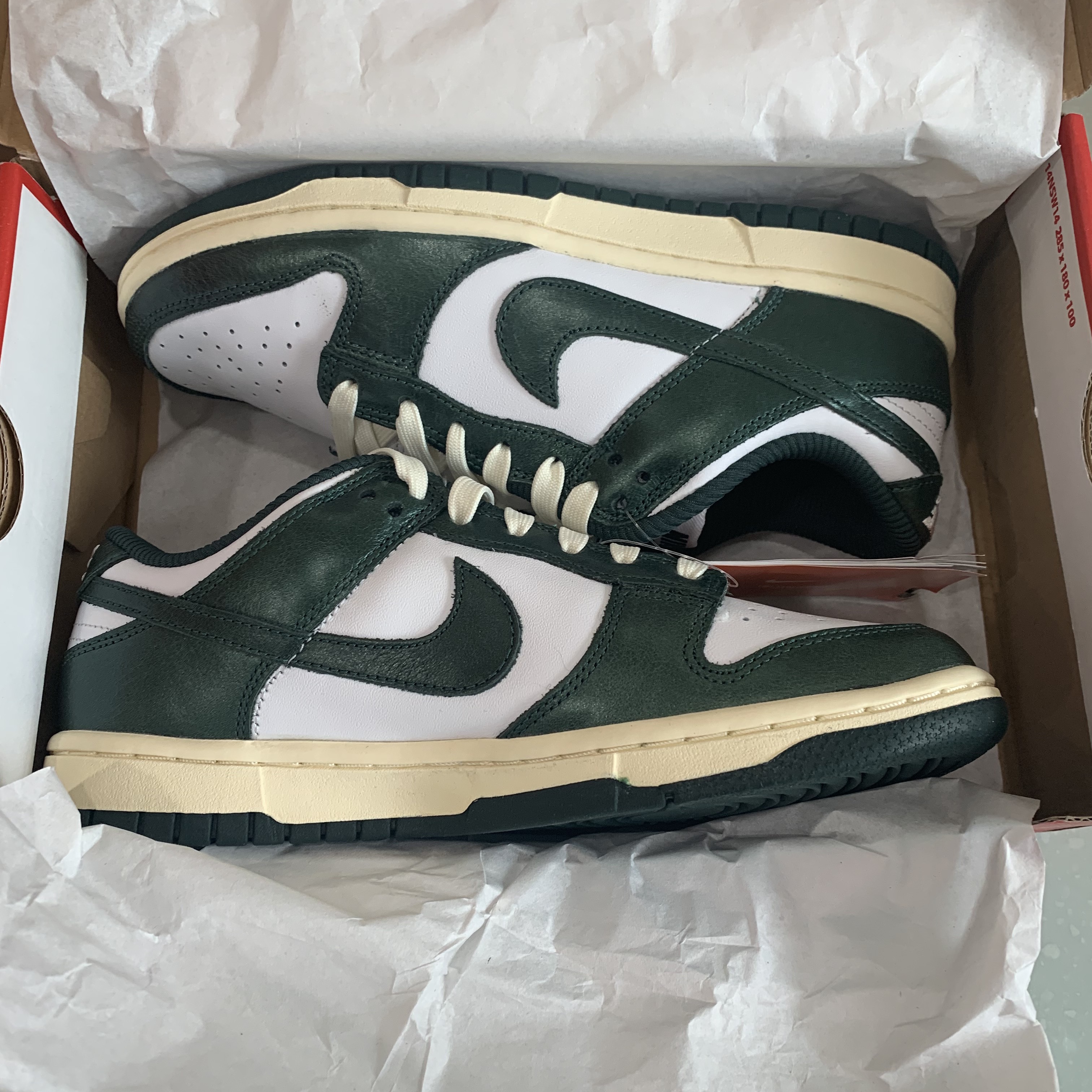 (W) Nike Dunk Low Vintage Green 착용 스타일 - 1