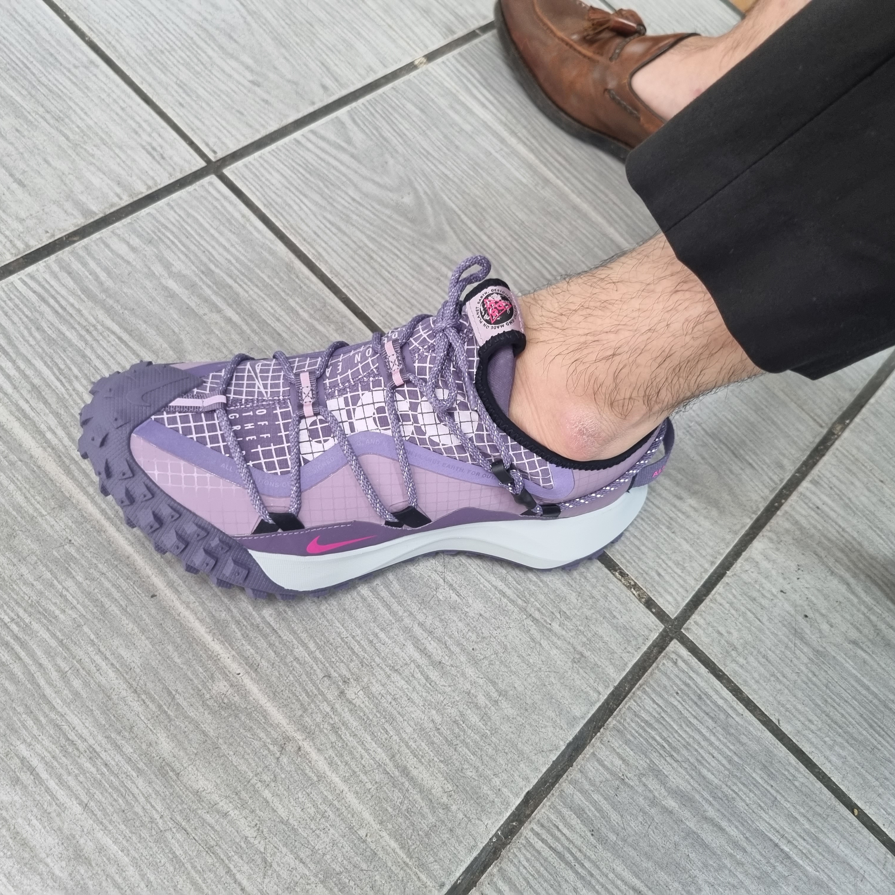 Nike ACG Mountain Fly Low Canyon Purple 착용 스타일 - 1