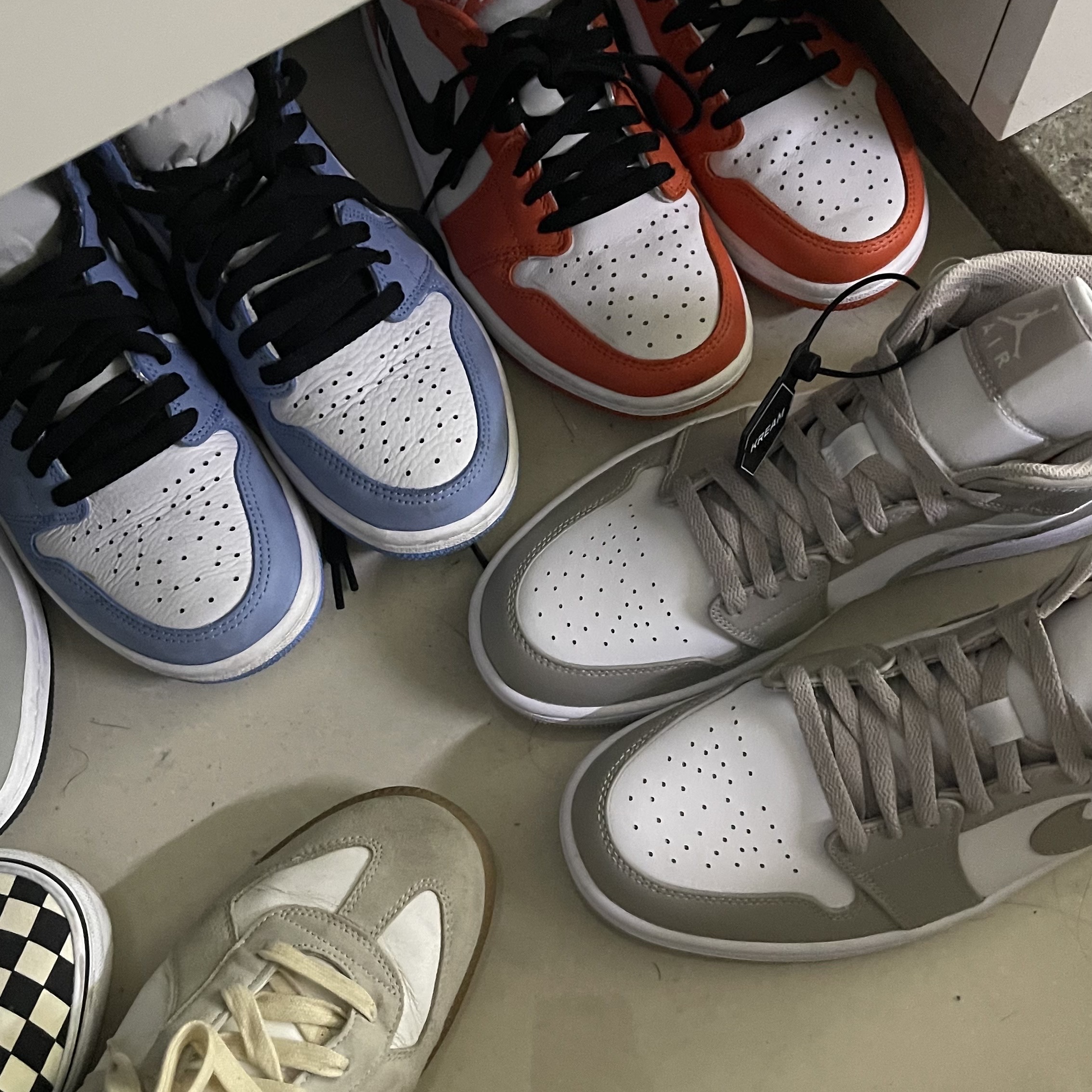 Jordan 1 Mid College Grey, Maison Margiela Calfskin Replica Sneakers 착용 스타일 - 2
