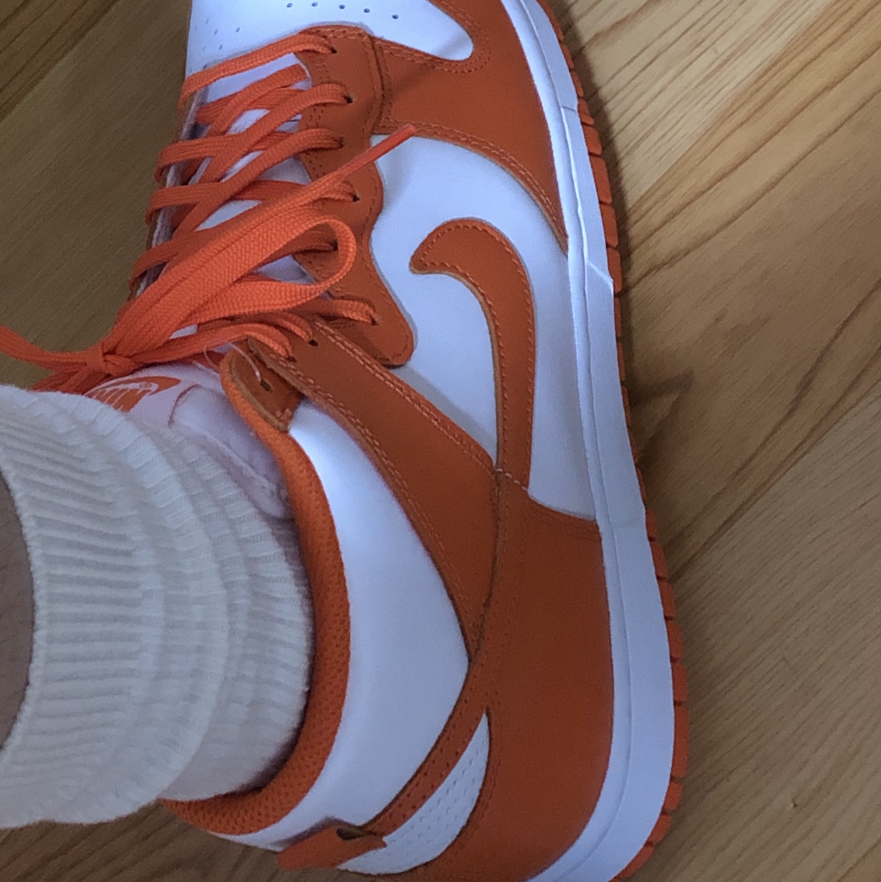 Nike Dunk High Retro Orange Blaze 착용 스타일 - 1