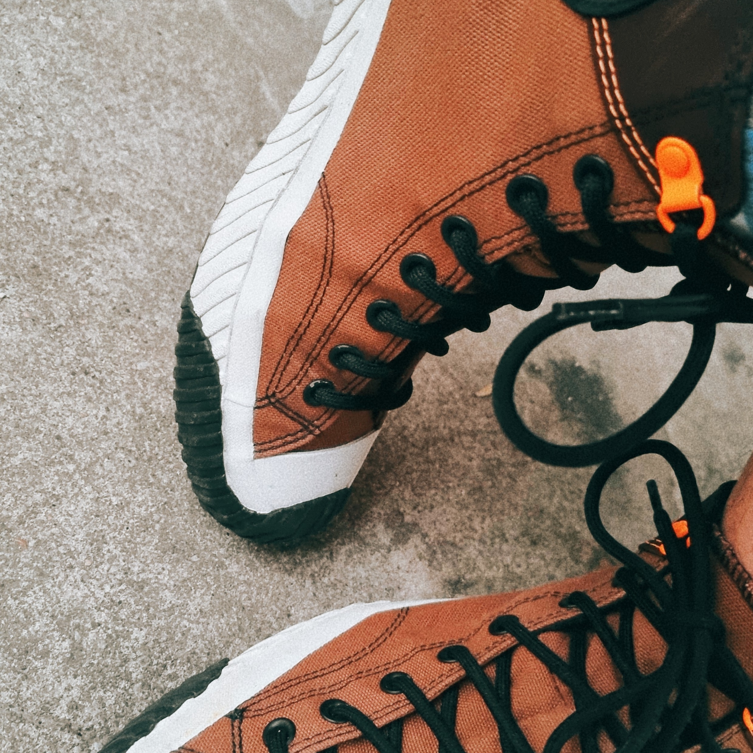 Converse Gore-Tex Chuck 70 Bosey Hi Clove Brown 착용 스타일 - 2