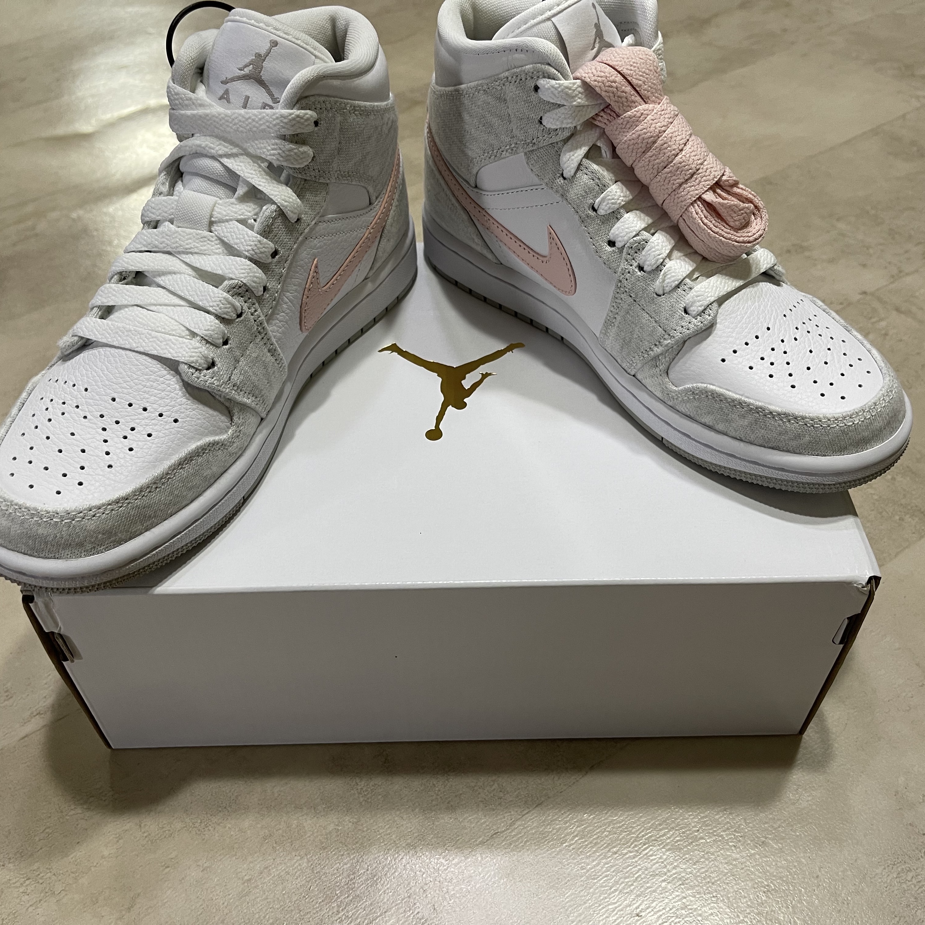 (W) Jordan 1 Mid SE Light Iron Ore 착용 스타일