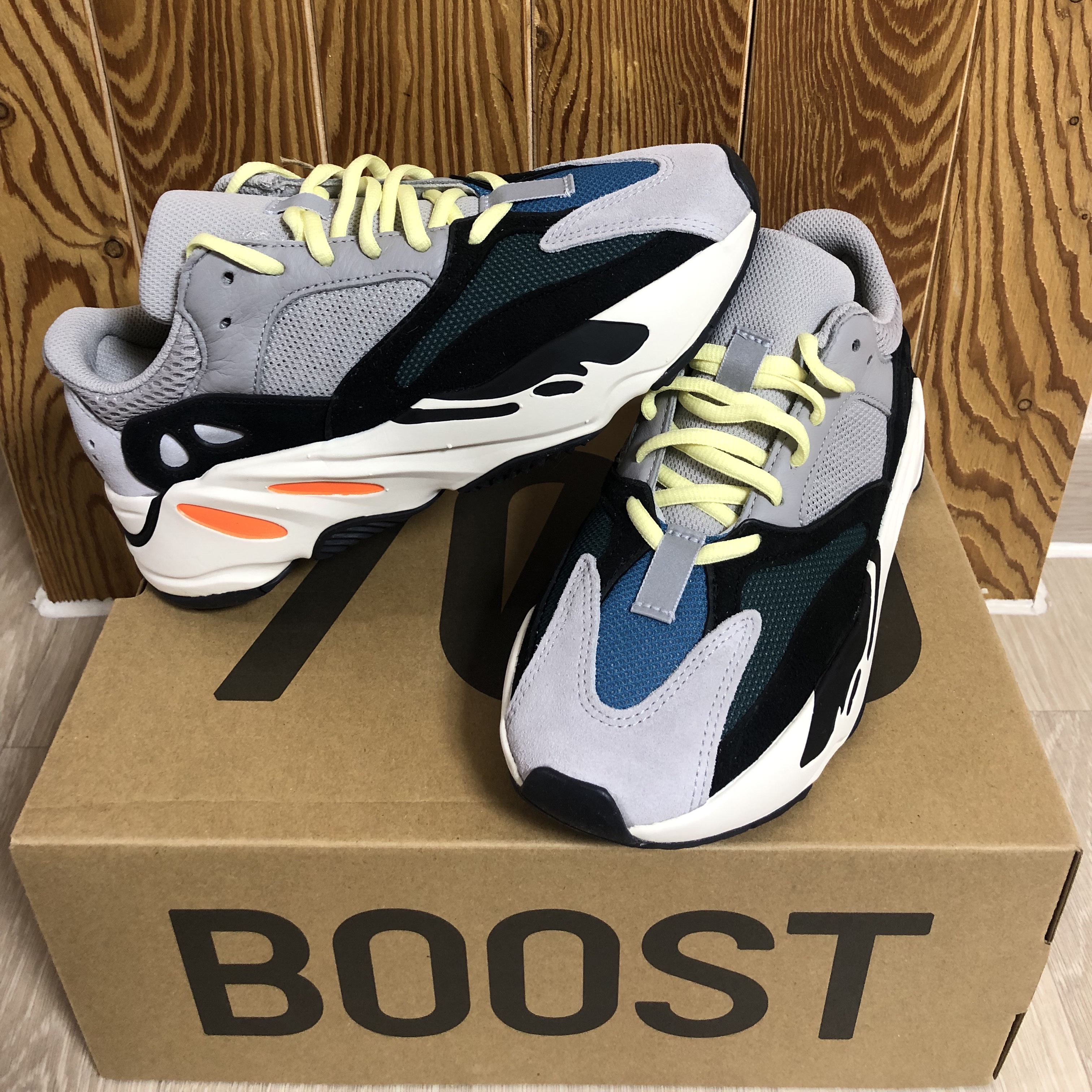 Adidas Yeezy Boost 700 Wave Runner Solid Grey 2021/2022 착용 스타일 - 1