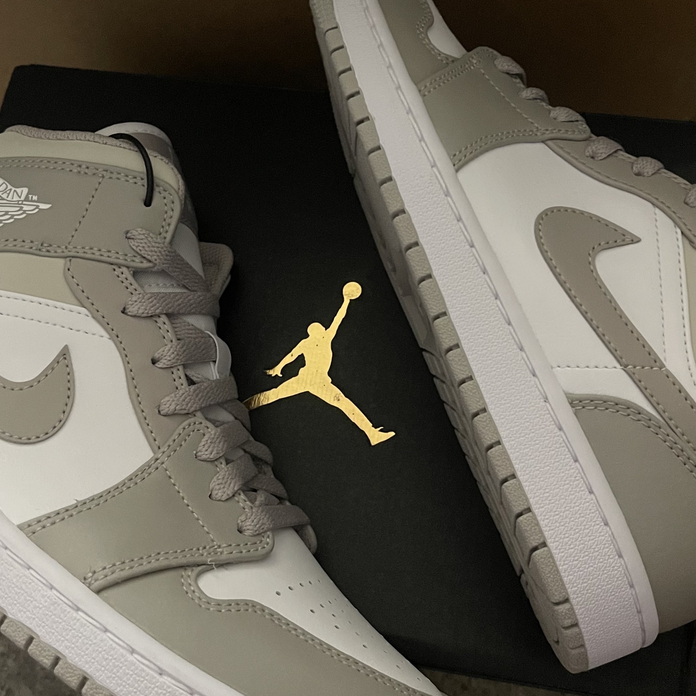 Jordan 1 Mid College Grey, Maison Margiela Calfskin Replica Sneakers 착용 스타일 - 1