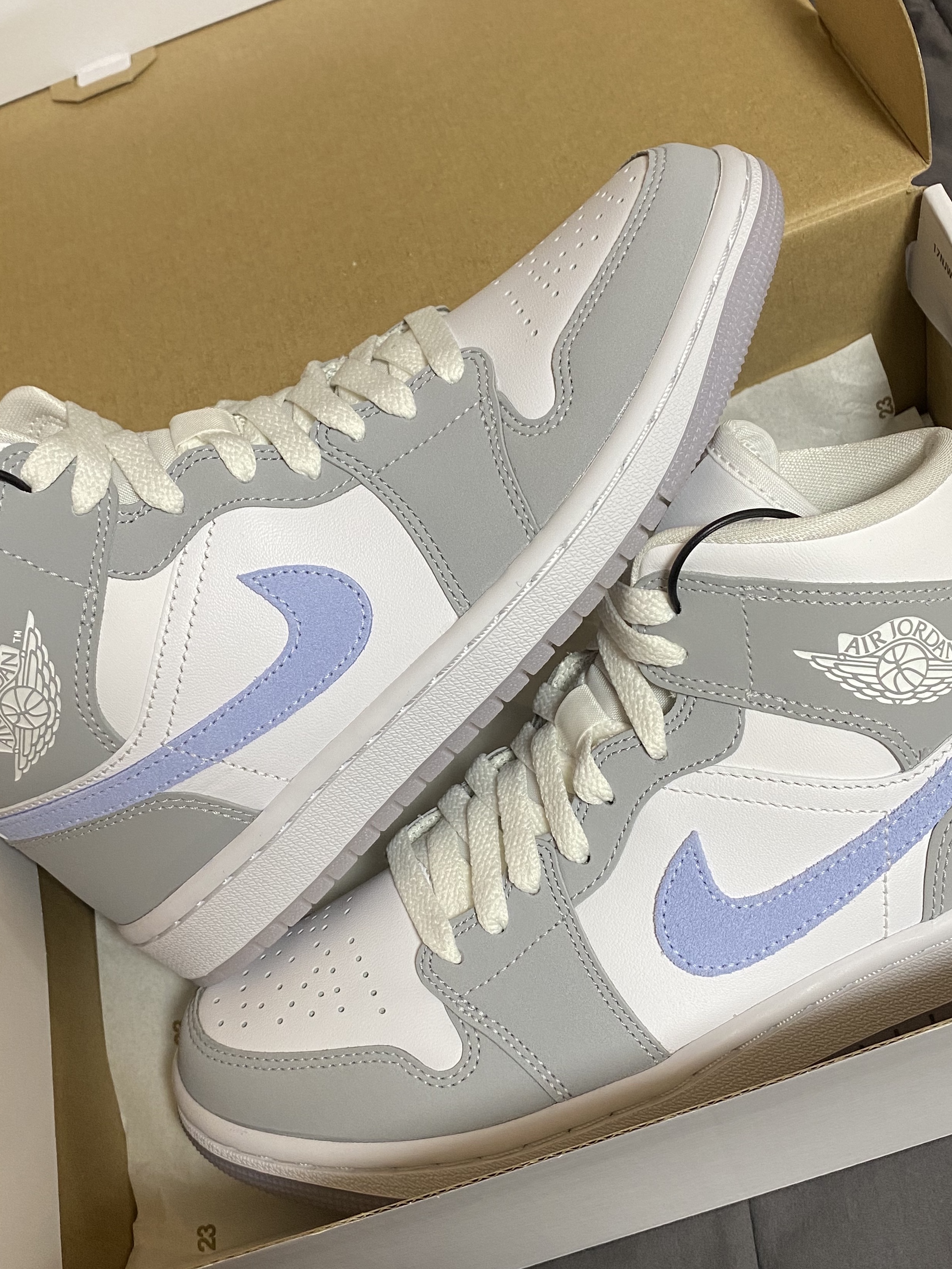 (W) Jordan 1 Mid Wolf Grey 착용 스타일 - 1