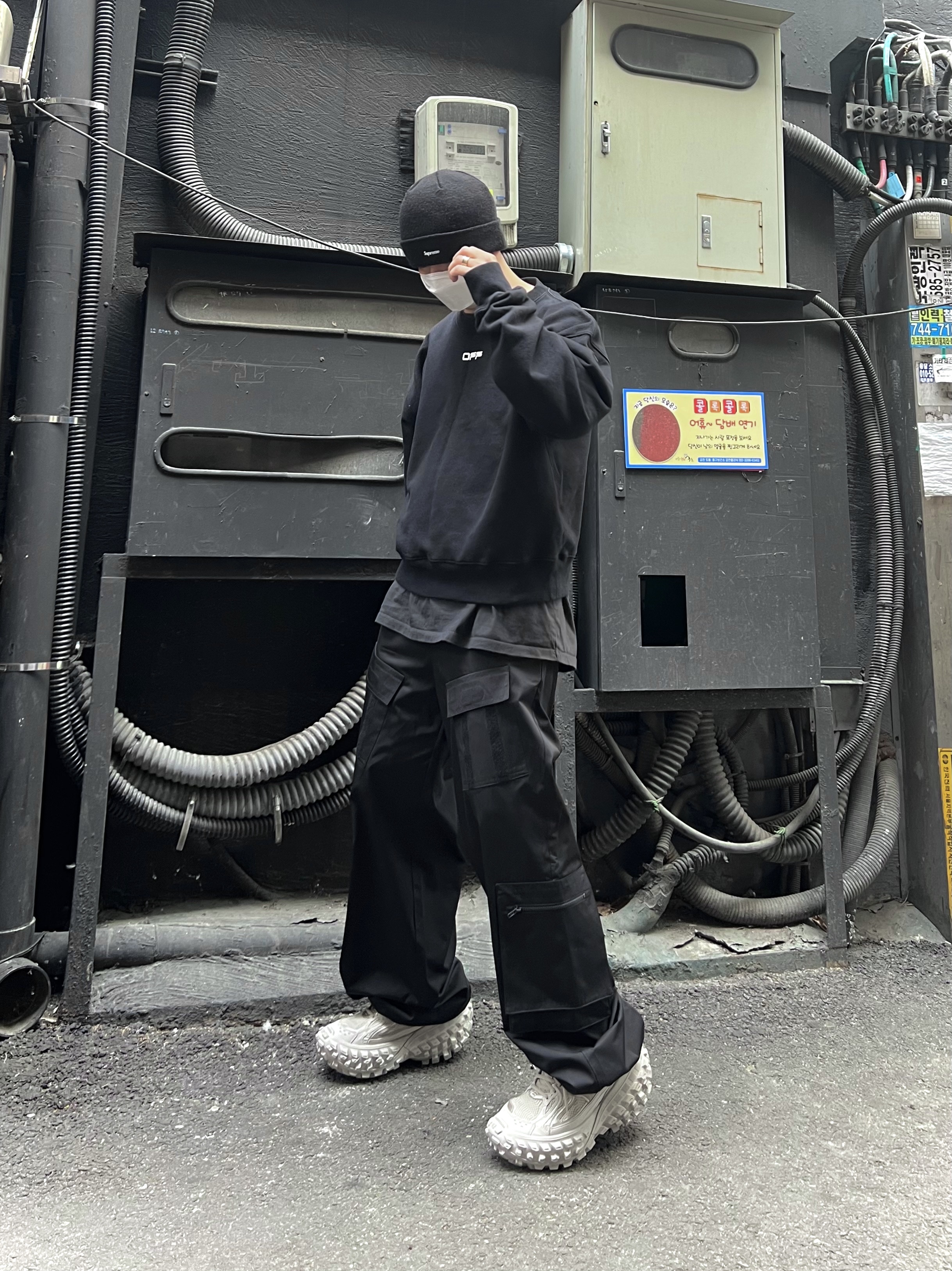 Balenciaga Defender Sneakers Beige, Supreme New Era Swarovski S Logo Beanie Black - 21SS 착용 스타일 - 1