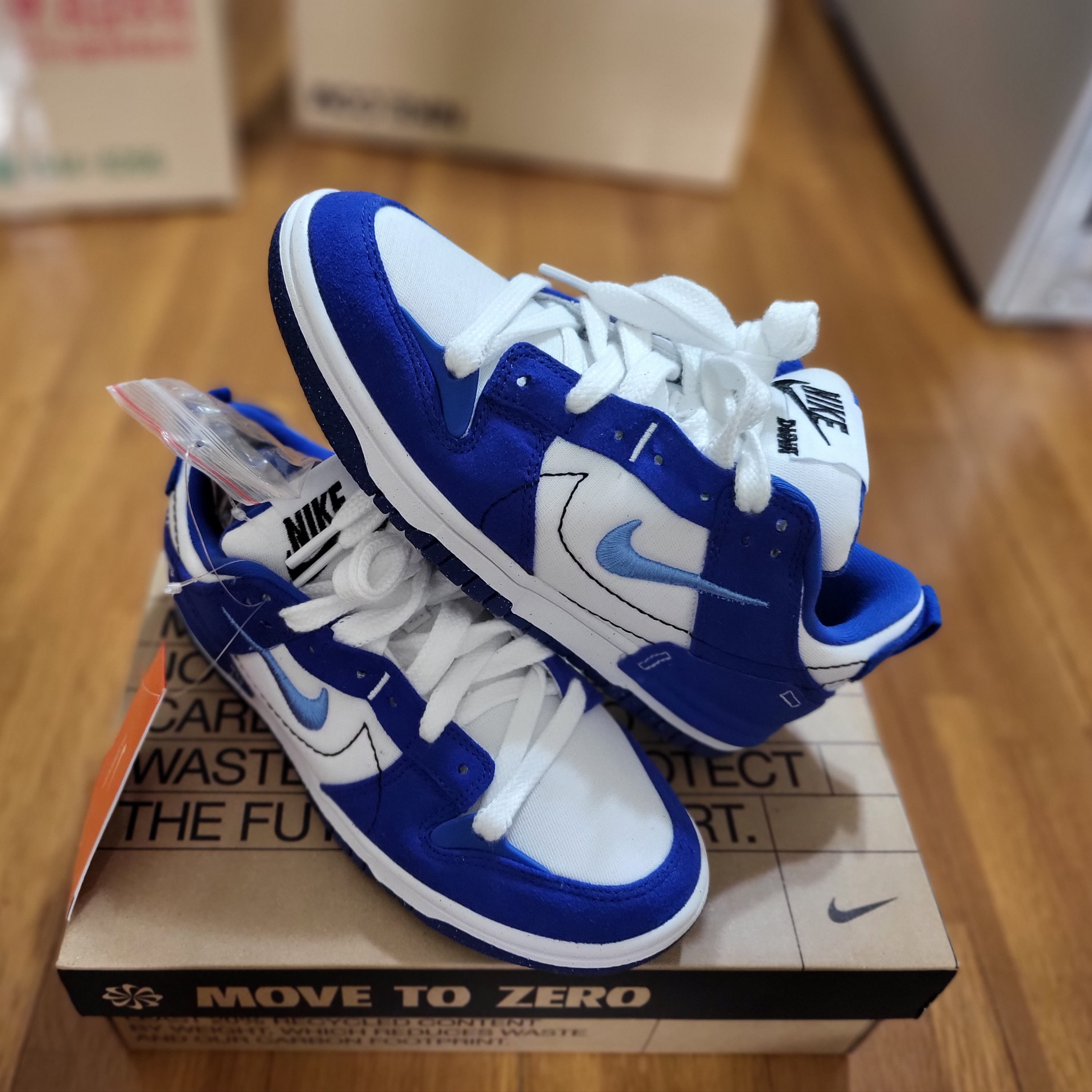 (W) Nike Dunk Low Disrupt 2 White and University Blue 착용 스타일