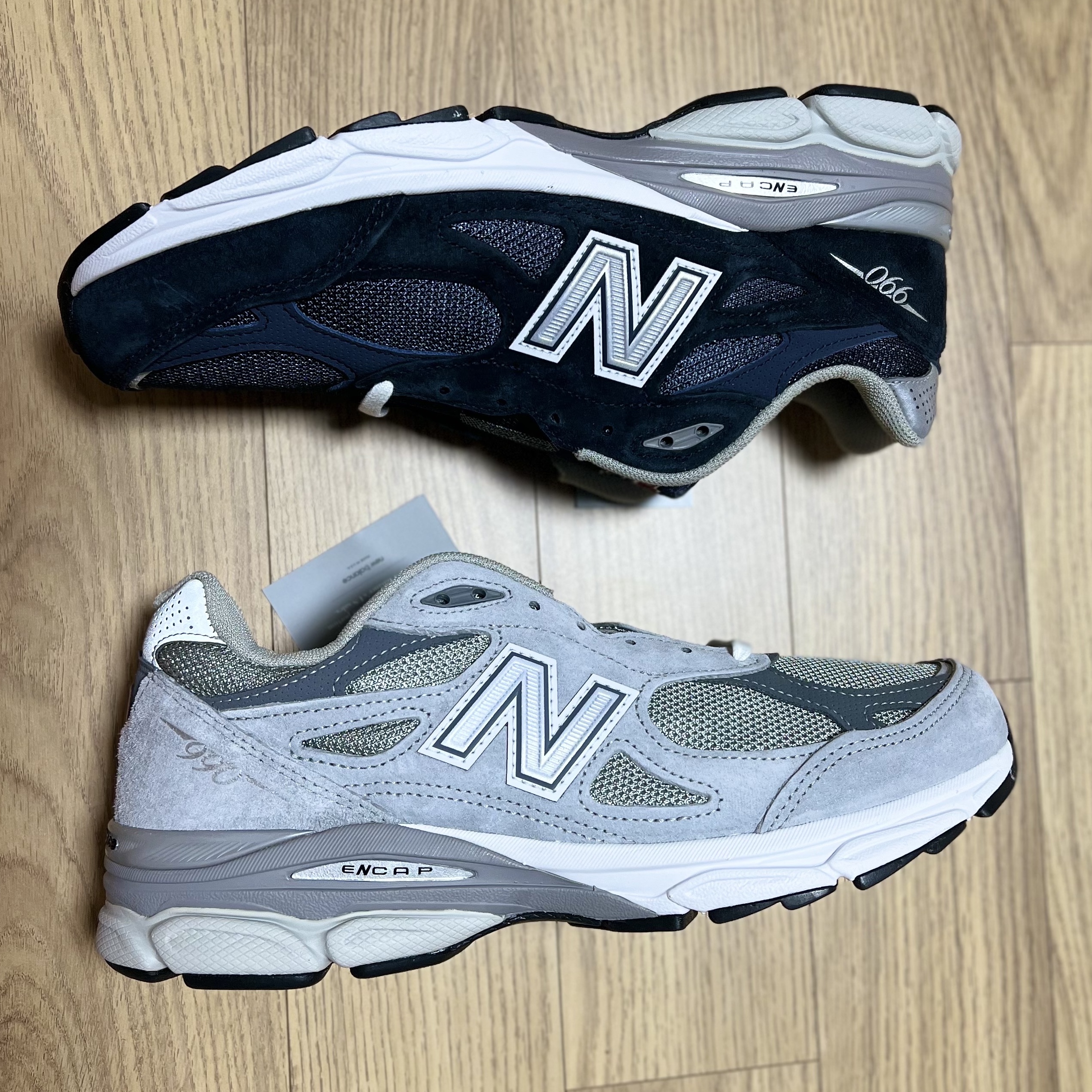 New Balance 990v3 Made in USA Grey - D Standard, New Balance 990v3 Made in USA Navy - D Standard 착용 스타일 - 2