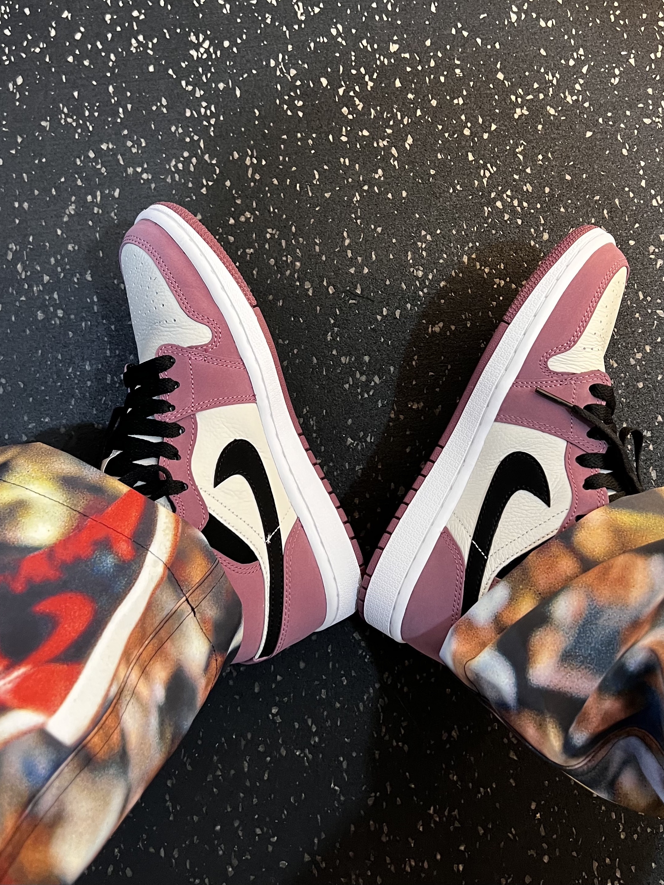 (W) Jordan 1 Mid SE Light Mulberry 착용 스타일 - 1