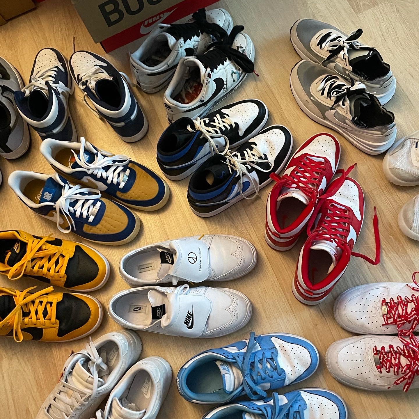 Nike x Supreme Air Force 1 Low White, Nike Dunk Low Retro Championship Goldenrod 착용 스타일 - 1