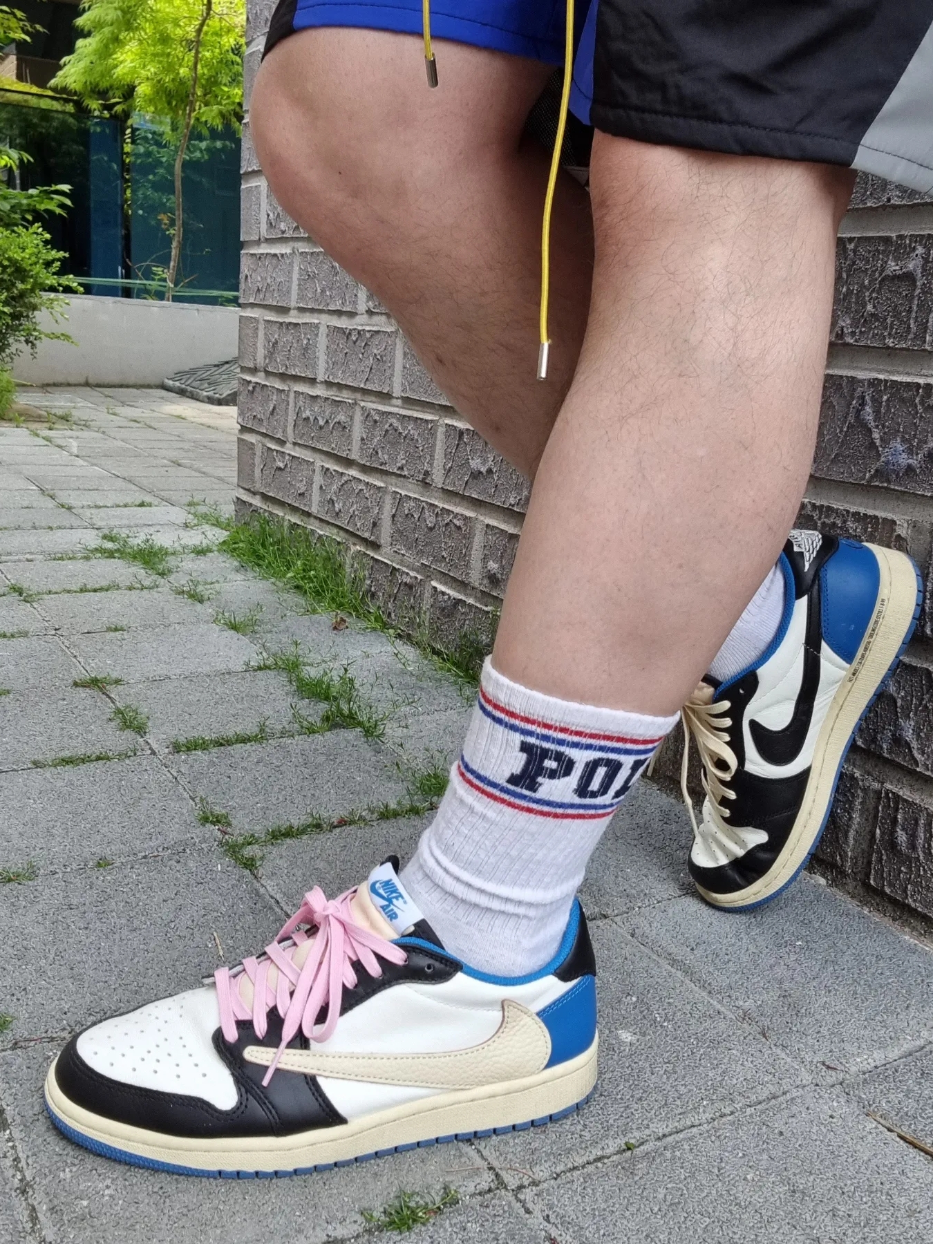 Jordan 1 x Travis Scott x Fragment Retro Low OG SP Military Blue 착용 스타일 - 4