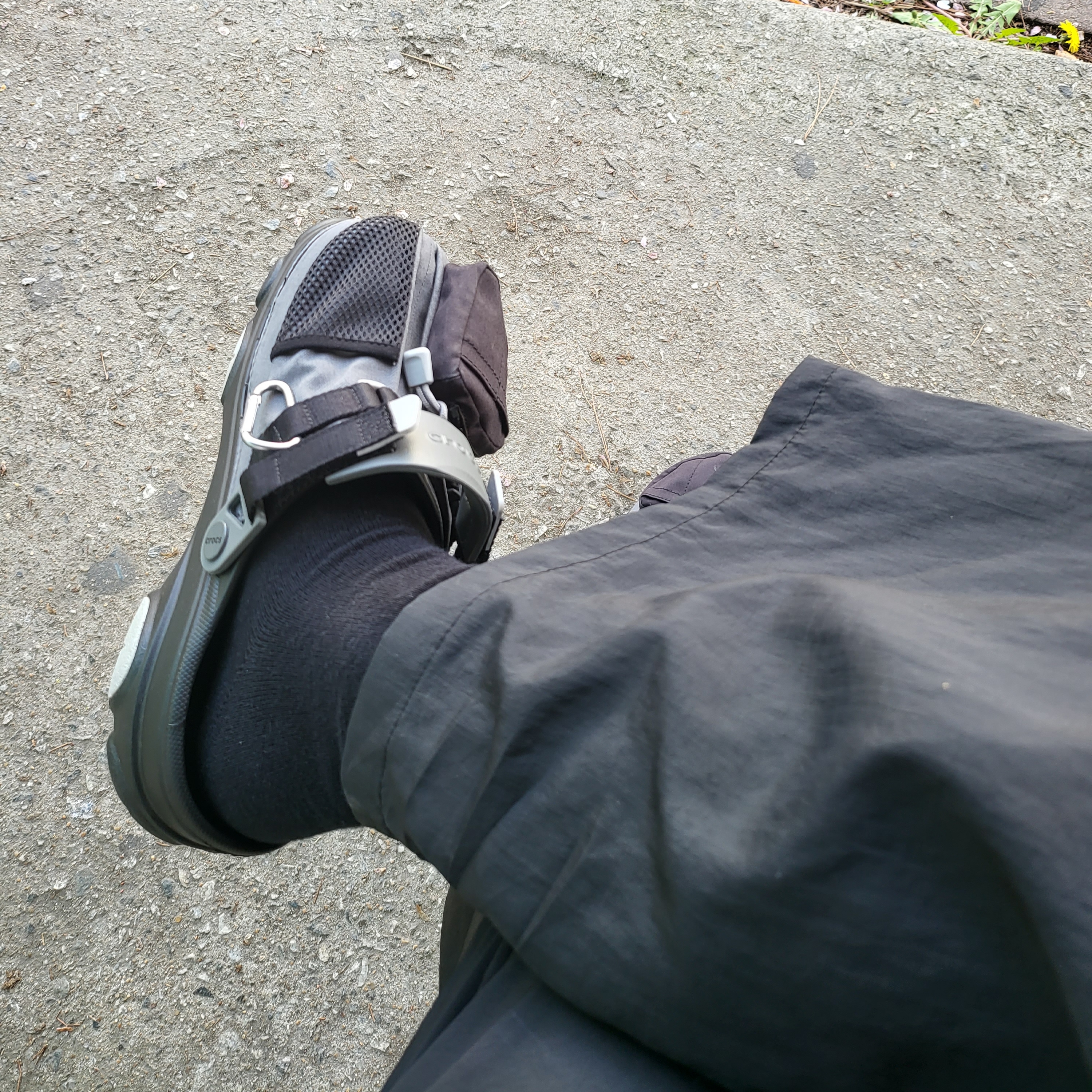 Crocs x Beams Classic All Terrain Mountain Parka Clog Grey 착용 스타일