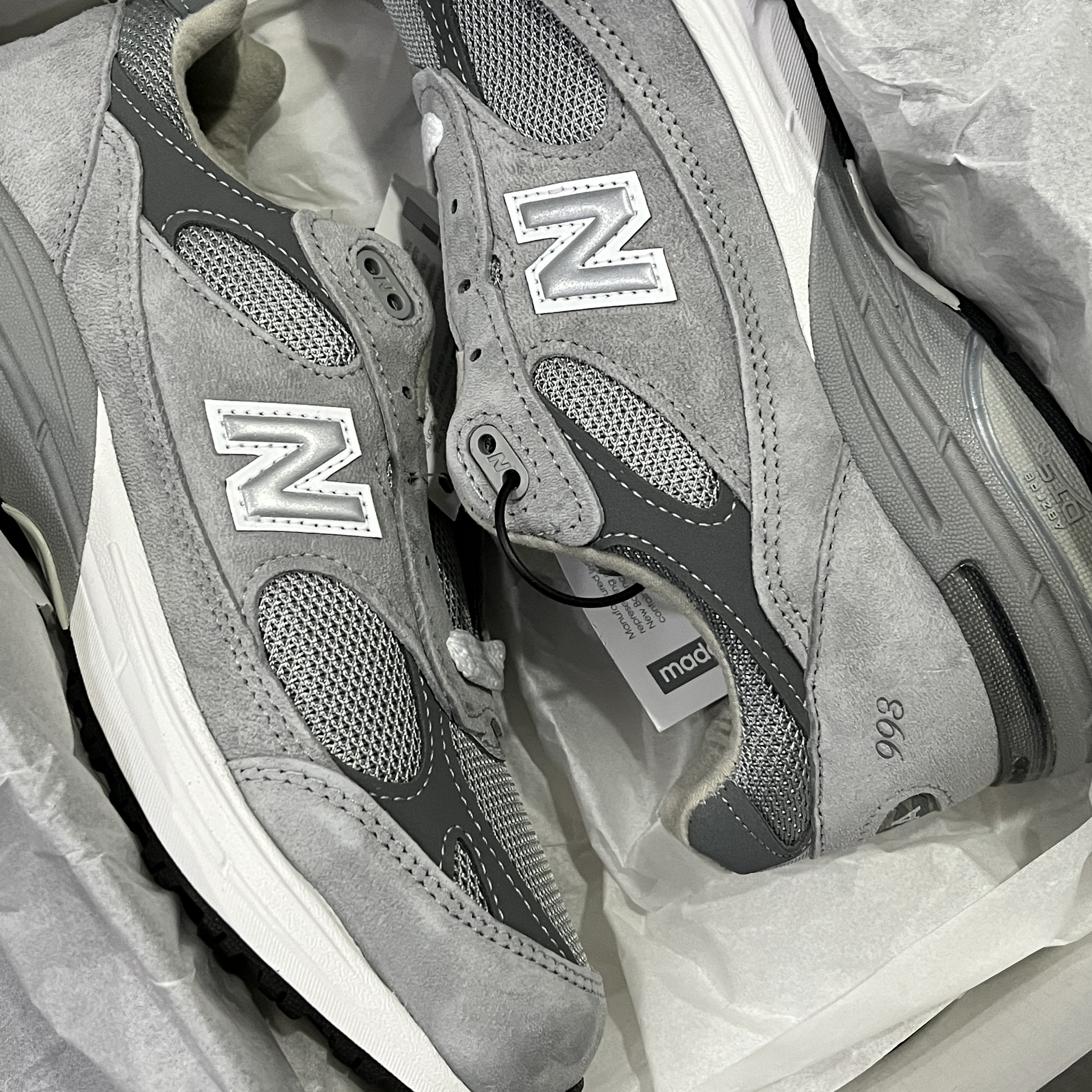 (W) New Balance 993 Made in USA Grey - D Wide 착용 스타일