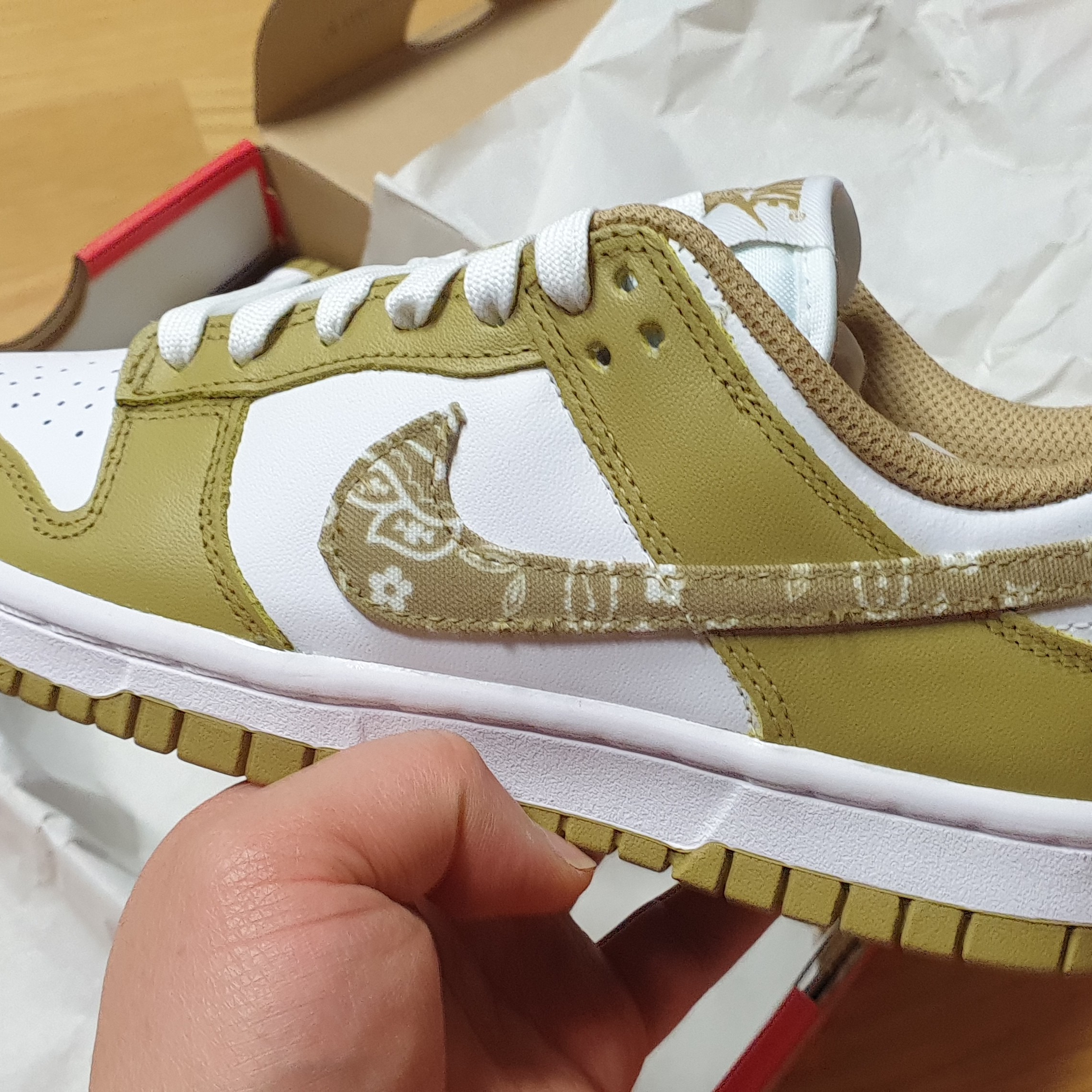 (W) Nike Dunk Low Essential Barley Paisley 착용 스타일