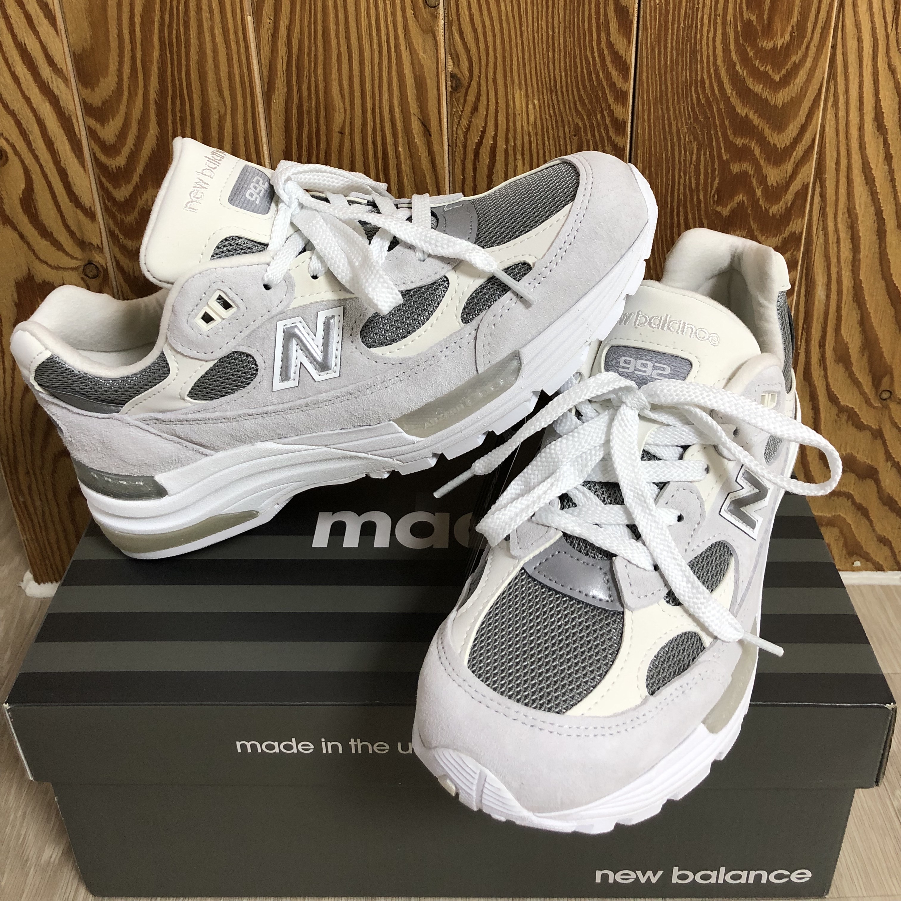 New Balance 992 Made in USA White Silver 착용 스타일 - 1