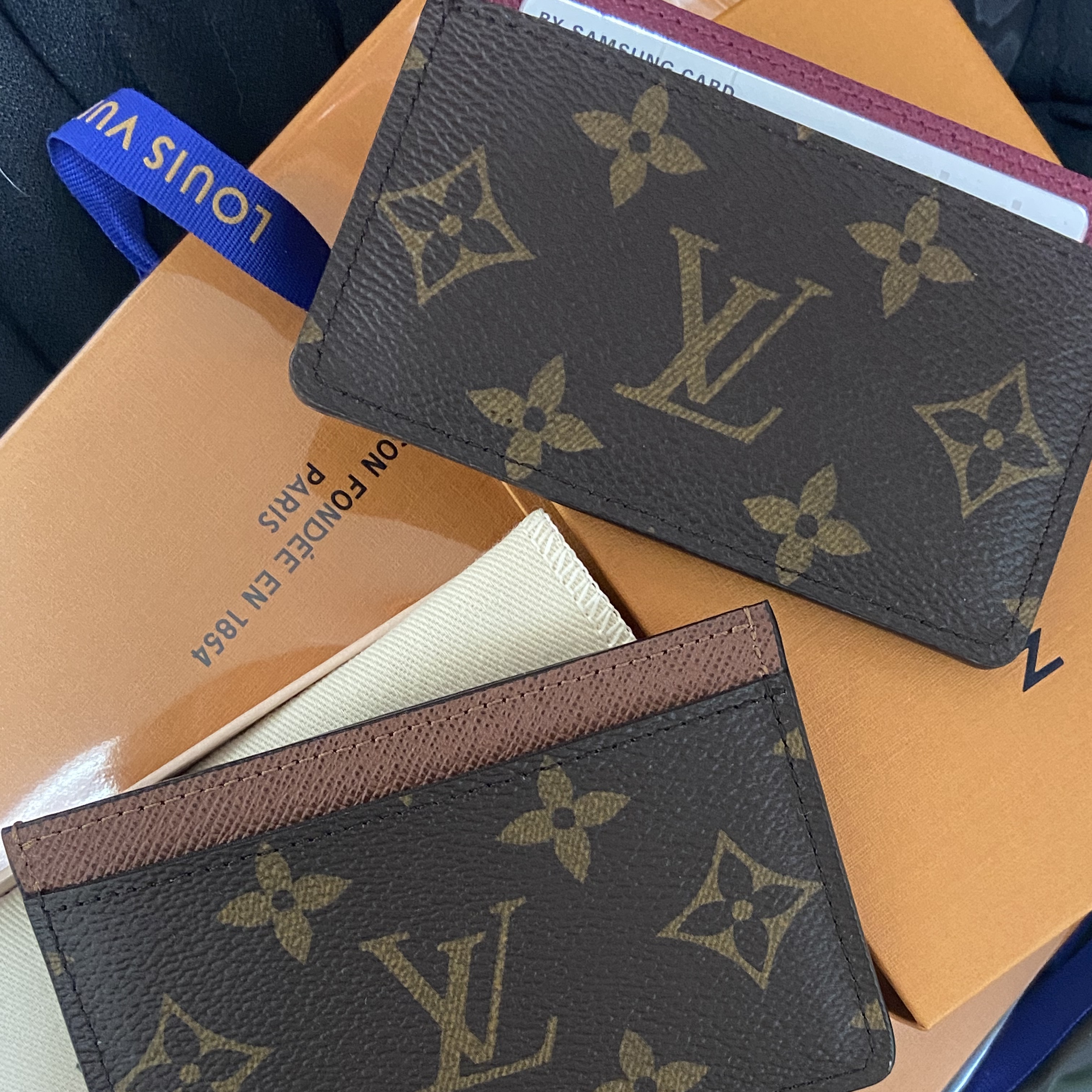 Louis Vuitton Card Holder Monogram Armagnac, Louis Vuitton Card Holder Monogram Fuchsia 착용 스타일