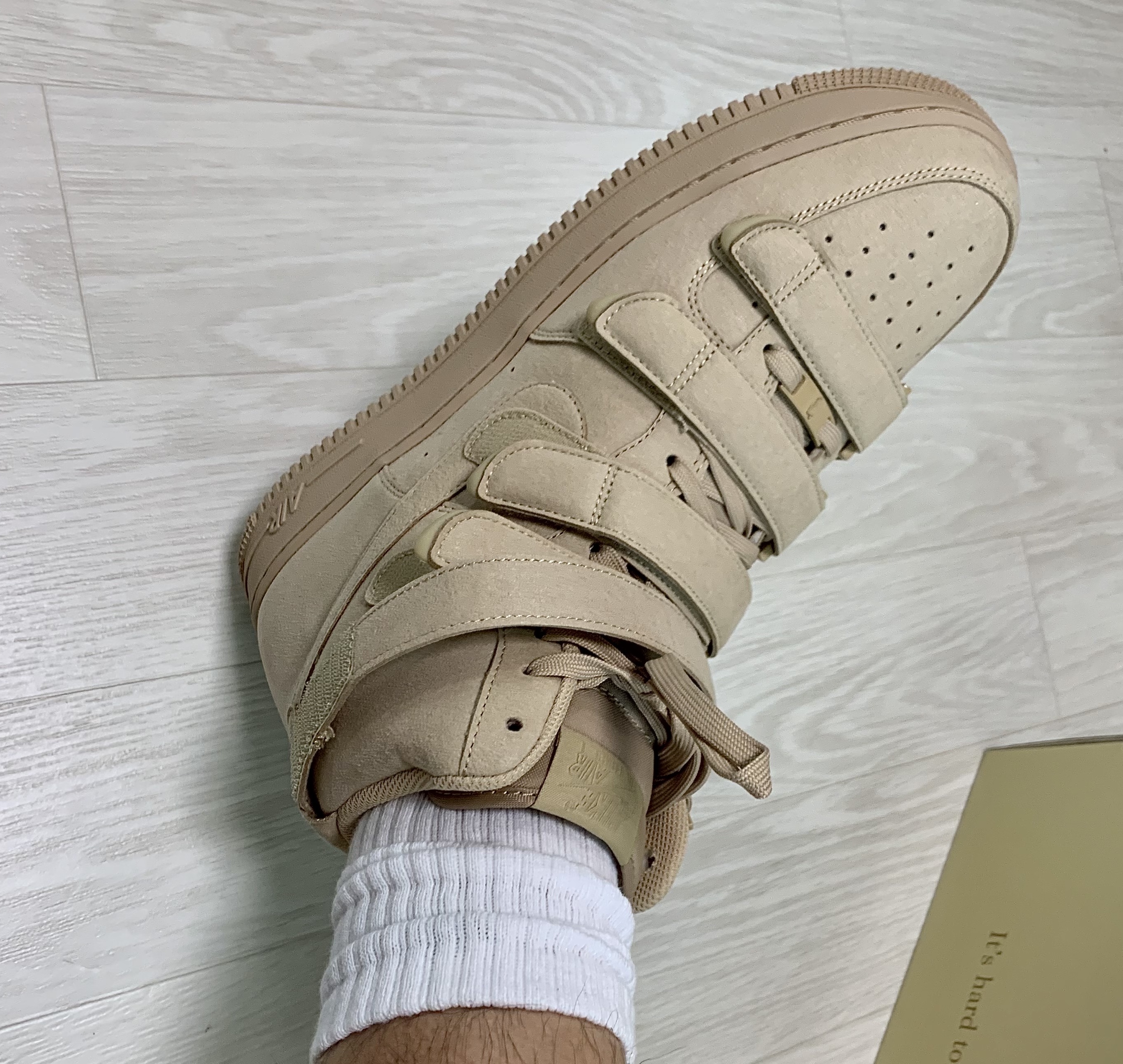 Nike x Billie Eilish Air Force 1 High '07 SP Mushroom 착용 스타일