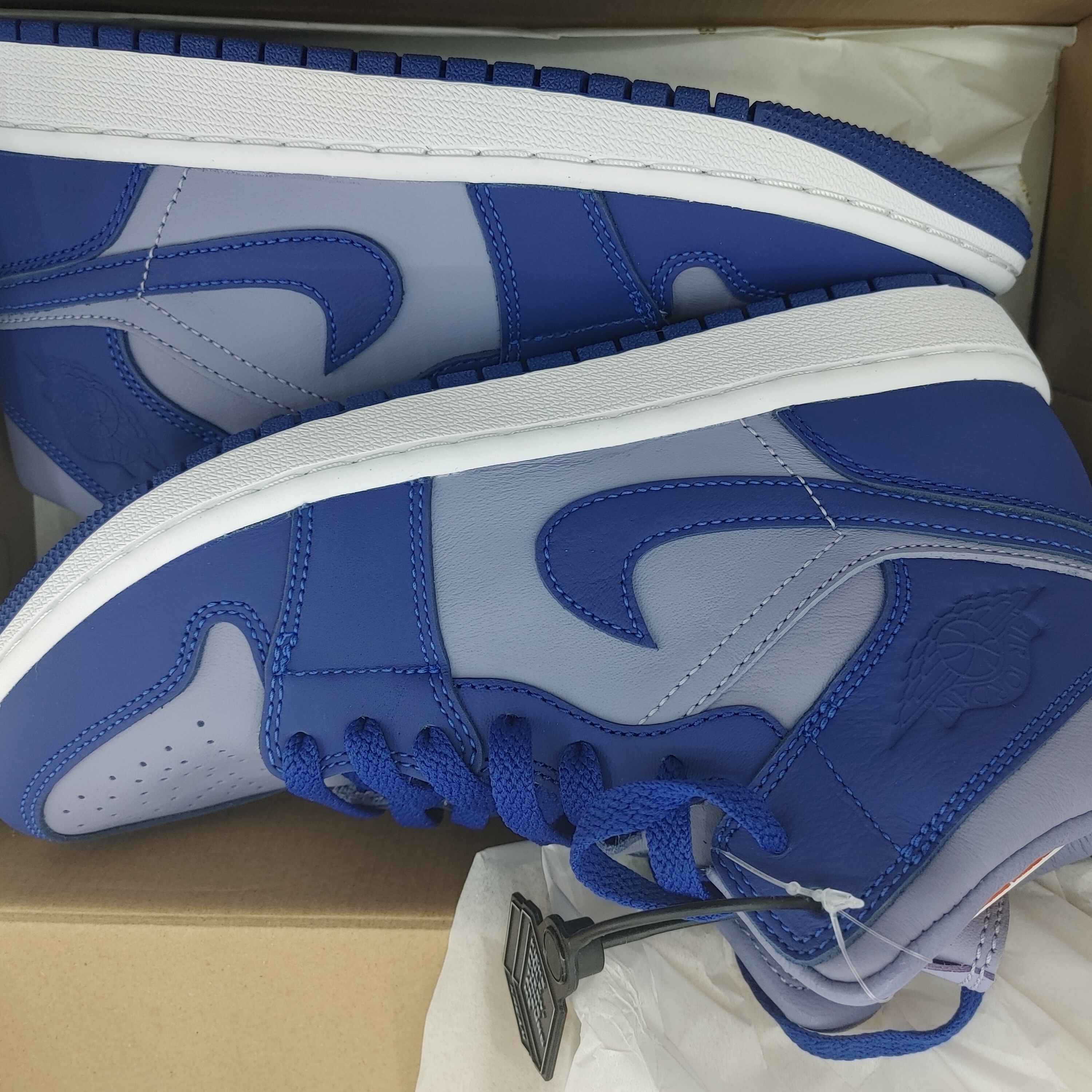 (W) Jordan 1 Mid SE Iron Purple 착용 스타일