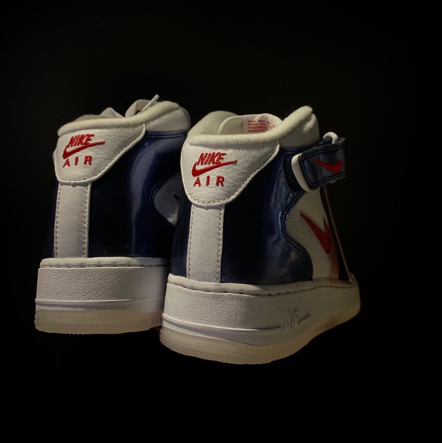 Nike Air Force 1 Mid QS University Red and Midnight Navy 착용 스타일 - 4