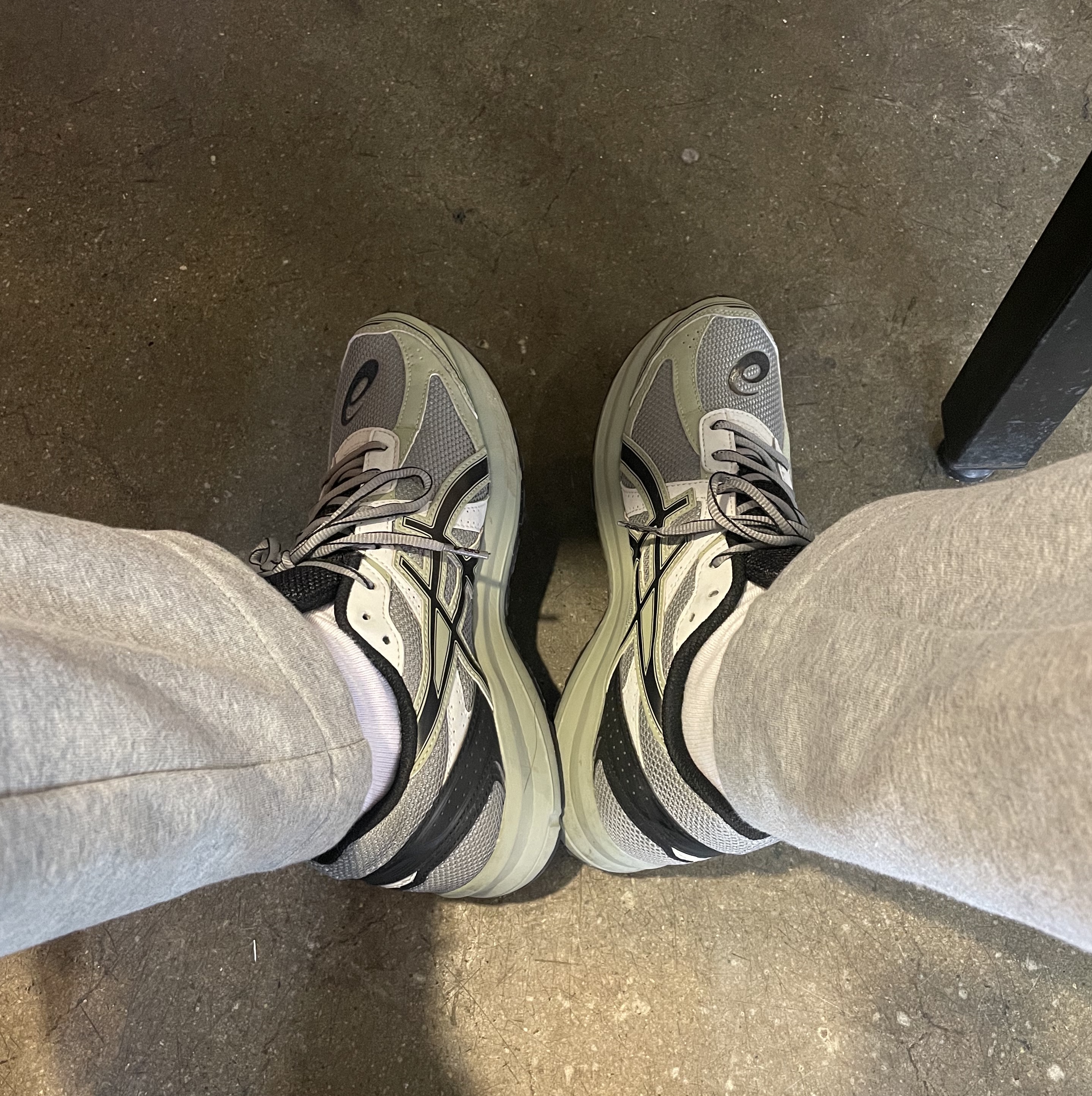 Asics Jog 100 S Sheet Rock - 2E Wide 착용 스타일
