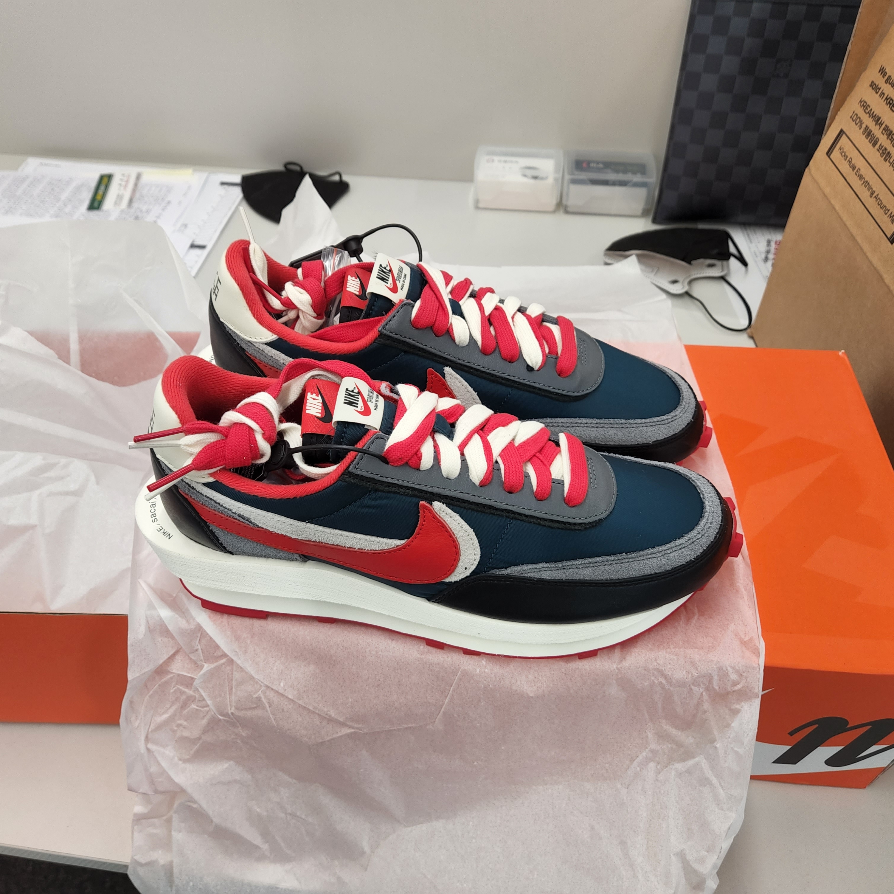 Nike x Sacai x Undercover LDWaffle Midnight Spruce University Red 착용 스타일
