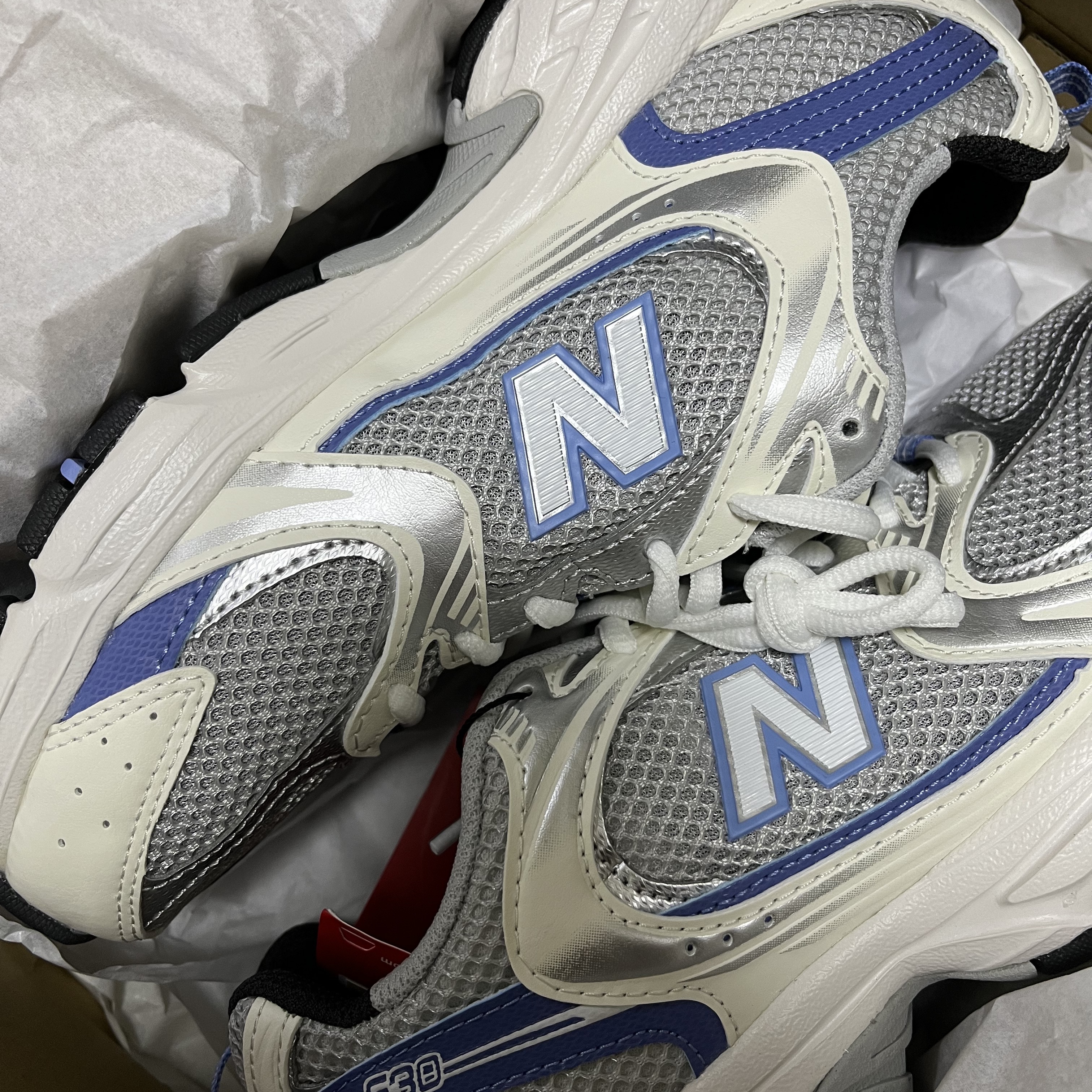 New Balance 530 Steel Blue 착용 스타일 - 1