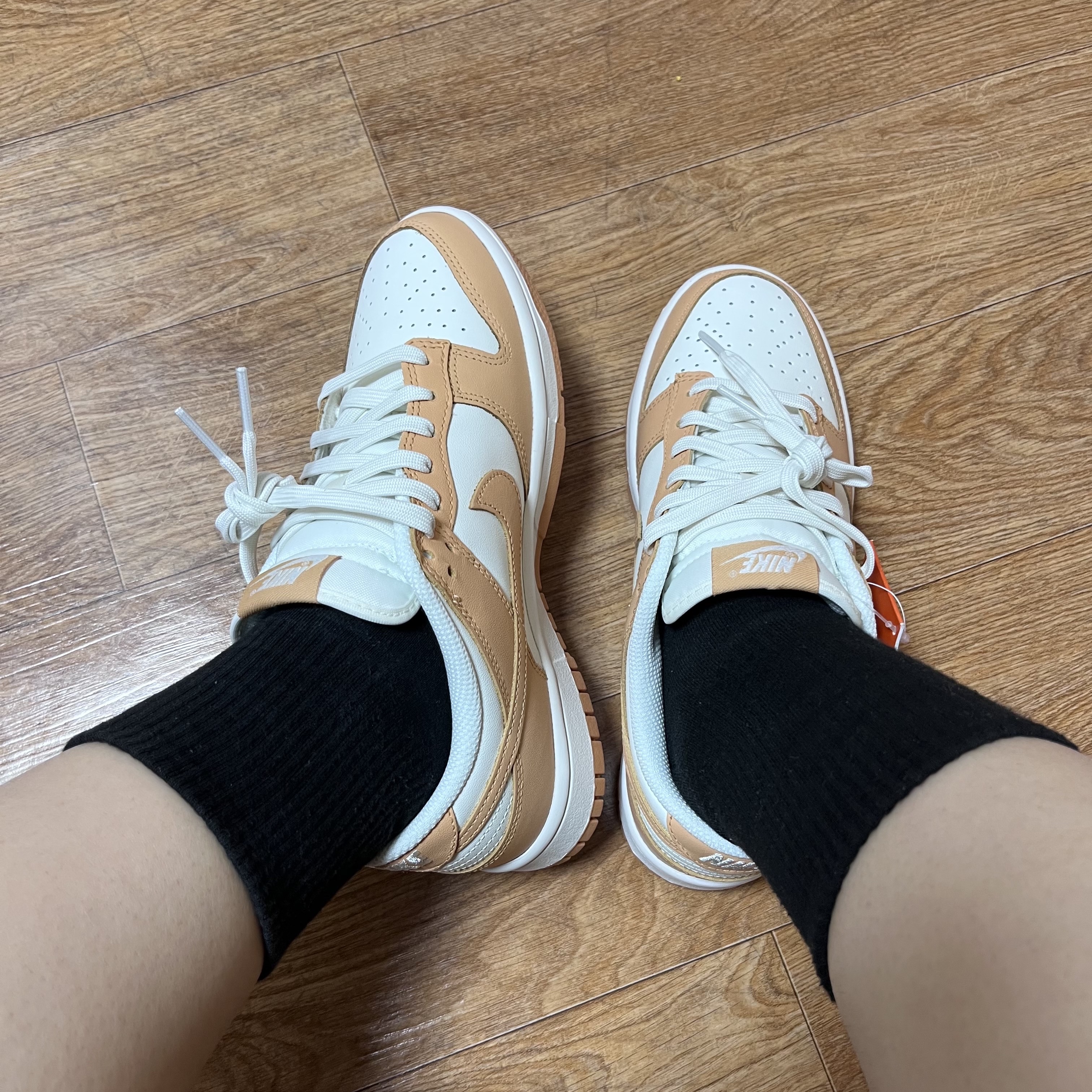 (W) Nike Dunk Low Harvest Moon 착용 스타일 - 2