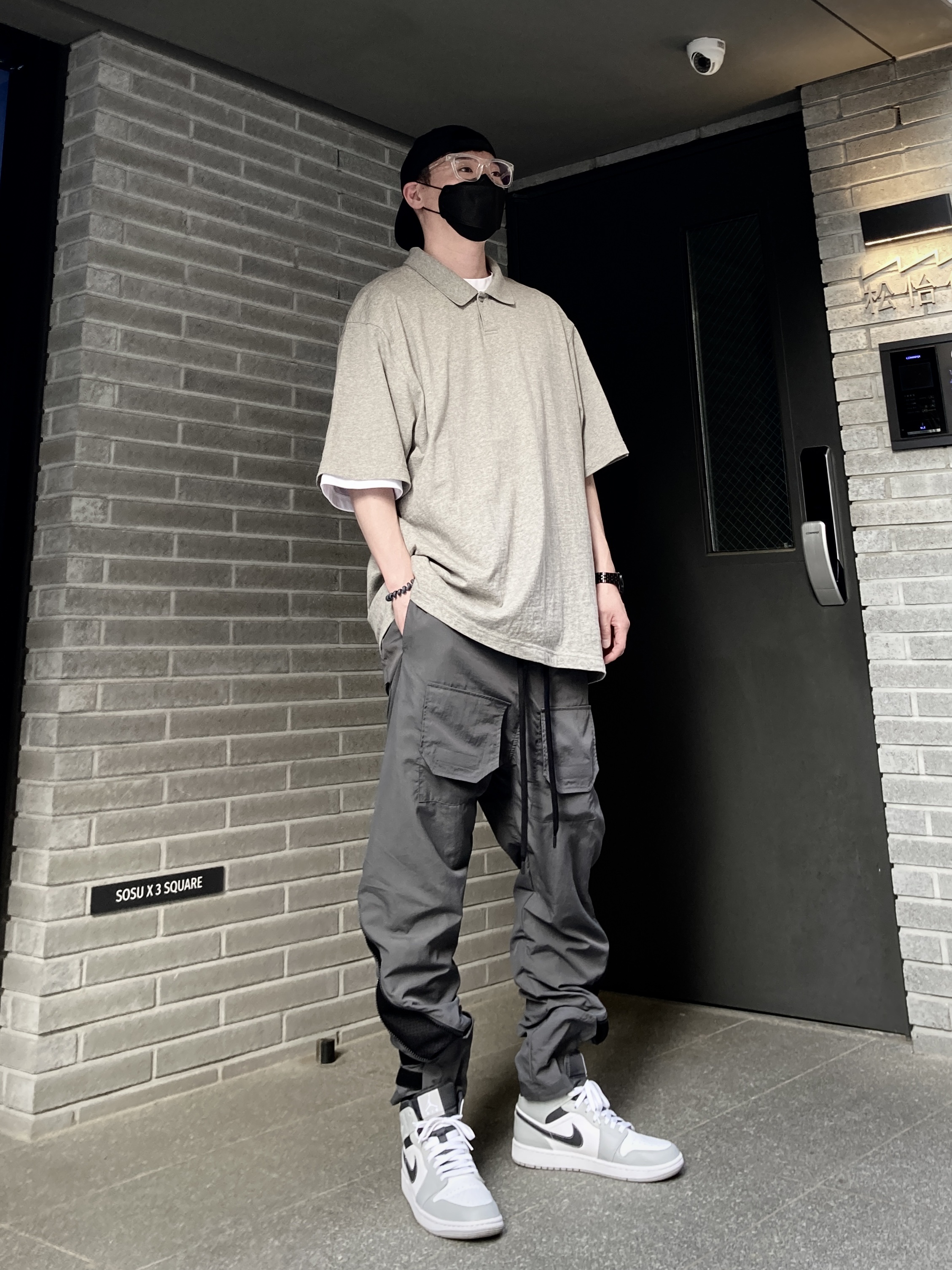 Jordan 1 Mid Light Smoke Grey Anthracite, Essentials Short Sleeve Polo Heather Oatmeal - 21SS 착용 스타일 - 2