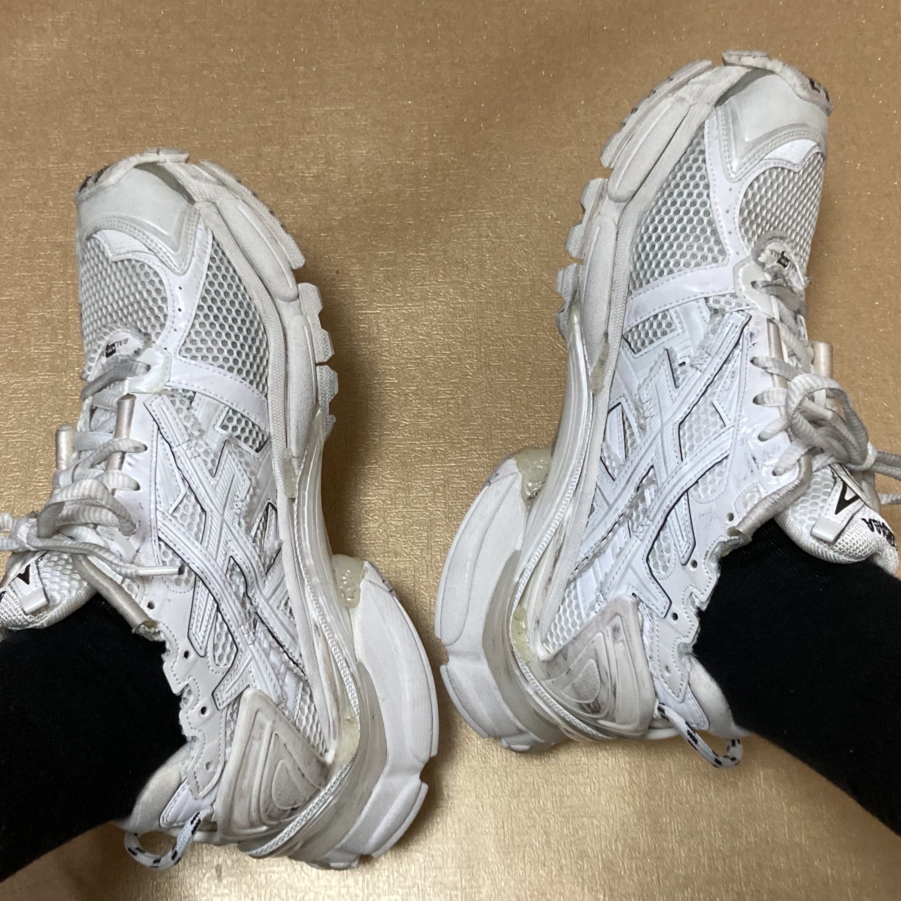 Balenciaga Runner Sneakers Blue White, Balenciaga Runner Sneakers White 착용 스타일 - 2