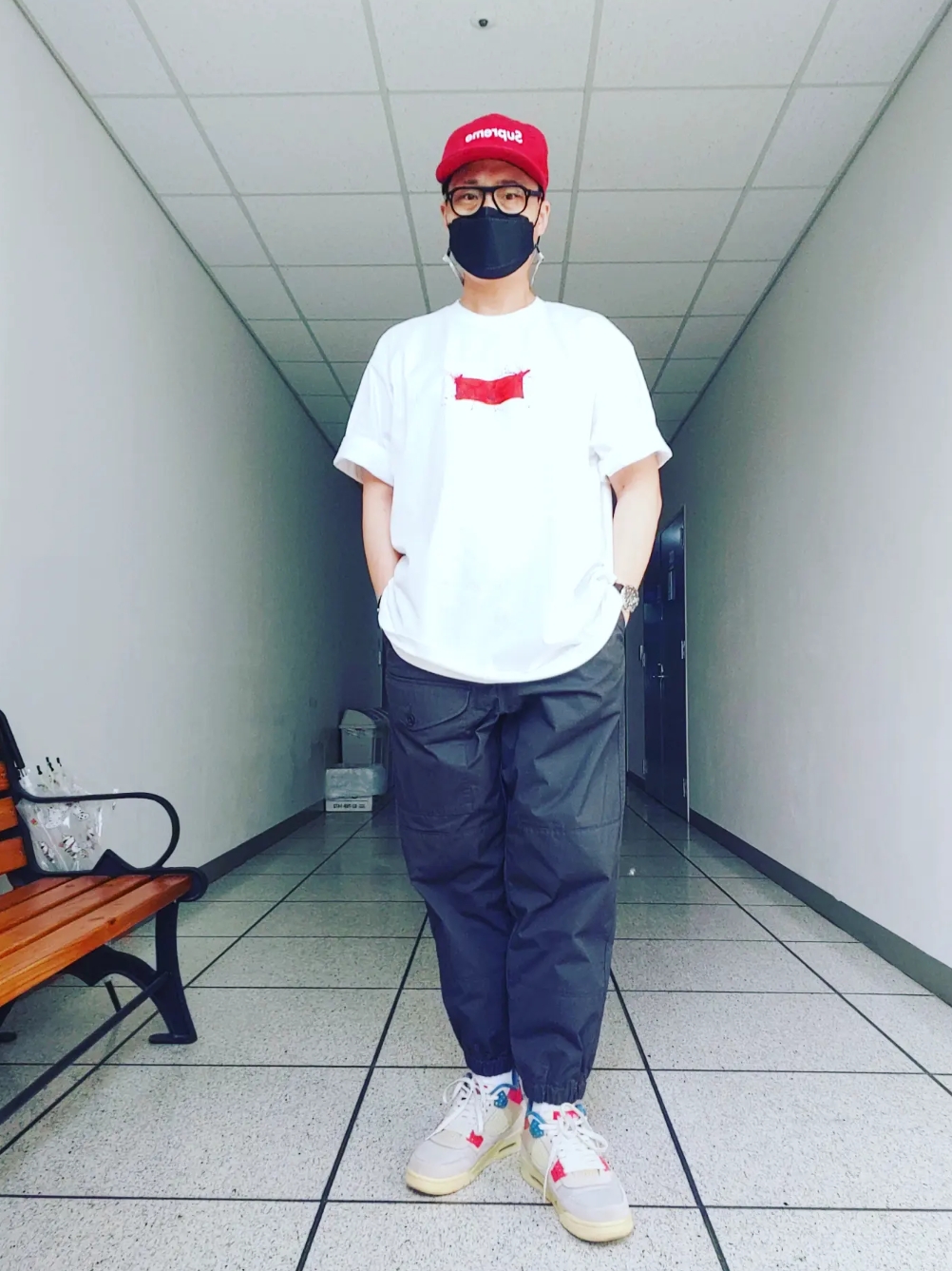 Supreme Ralph Steadman Box Logo T-Shirt White - 22SS, Jordan 4 x Union Retro Guava Ice 착용 스타일